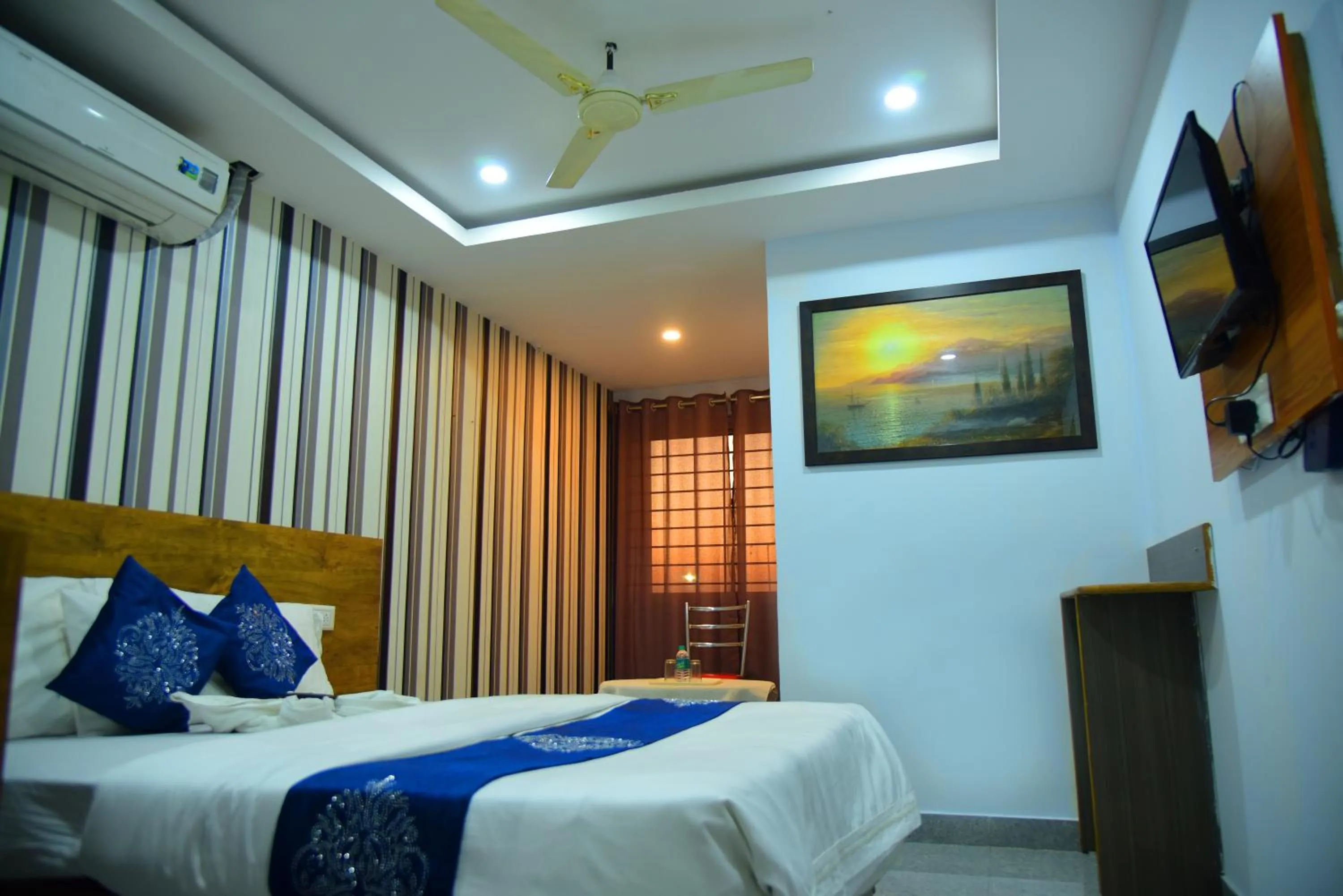 Bed in Hotel Housefinch Residency