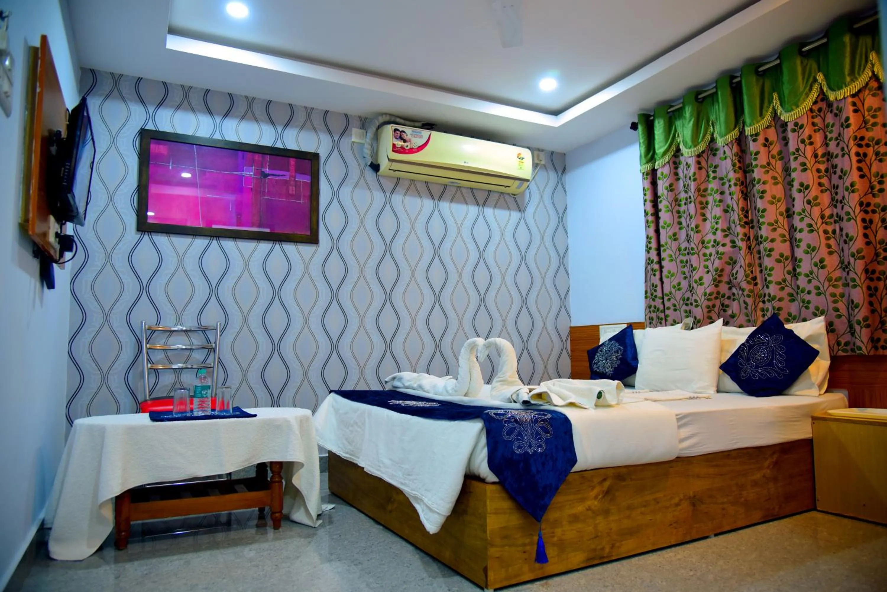 Bed in Hotel Housefinch Residency