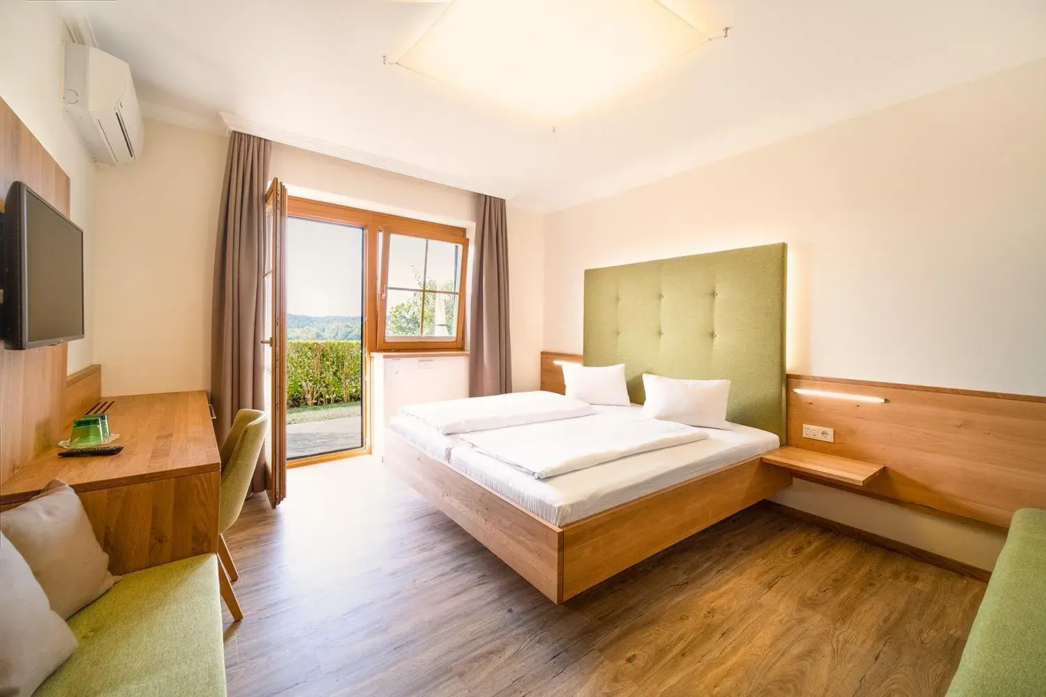 Deluxe Double or Twin Room with Garden View - single occupancy in Hotel Panoramahof Loipersdorf Deluxe Double or Twin Room with Garden View - single occupancy in Hotel Panoramahof Loipersdorf