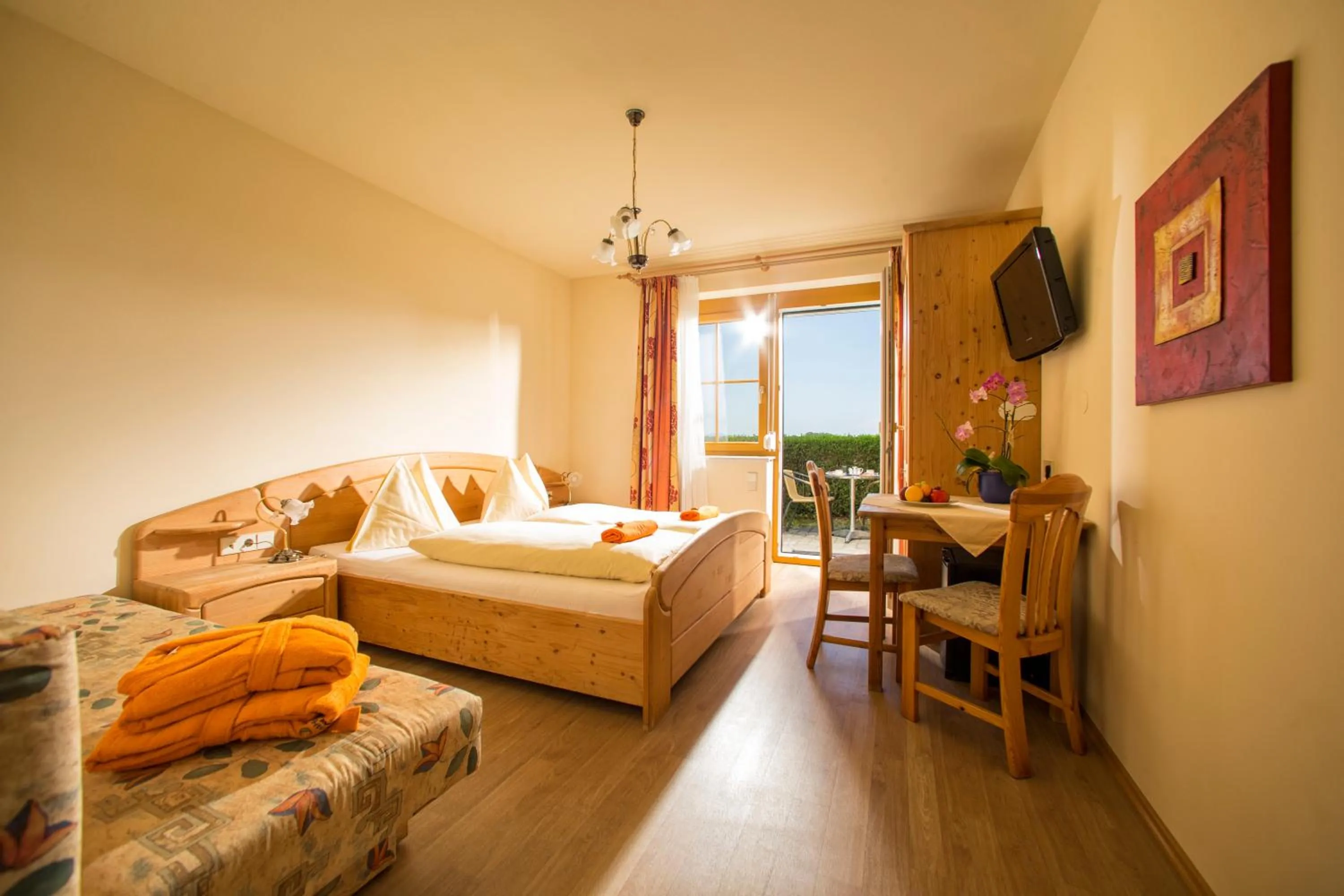 Day, Bed in Hotel Panoramahof Loipersdorf