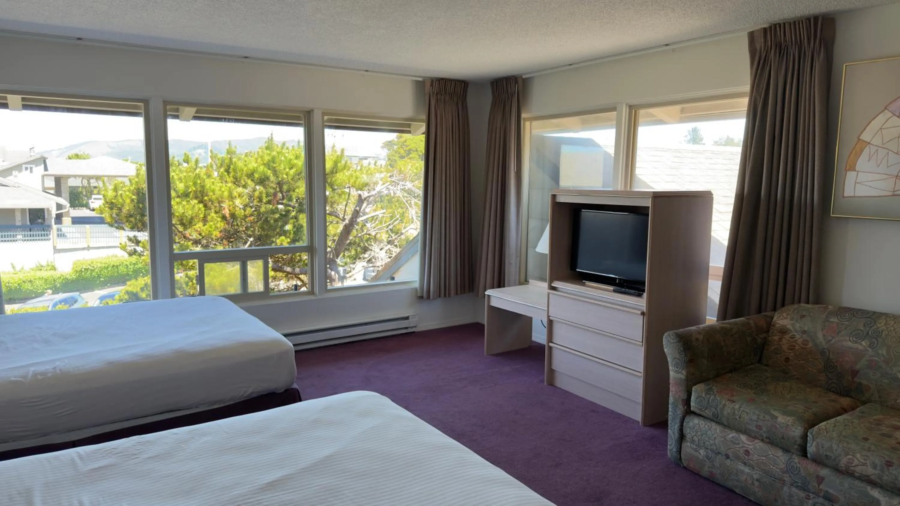 TV and multimedia, Bed in Seahorse Oceanfront Lodge