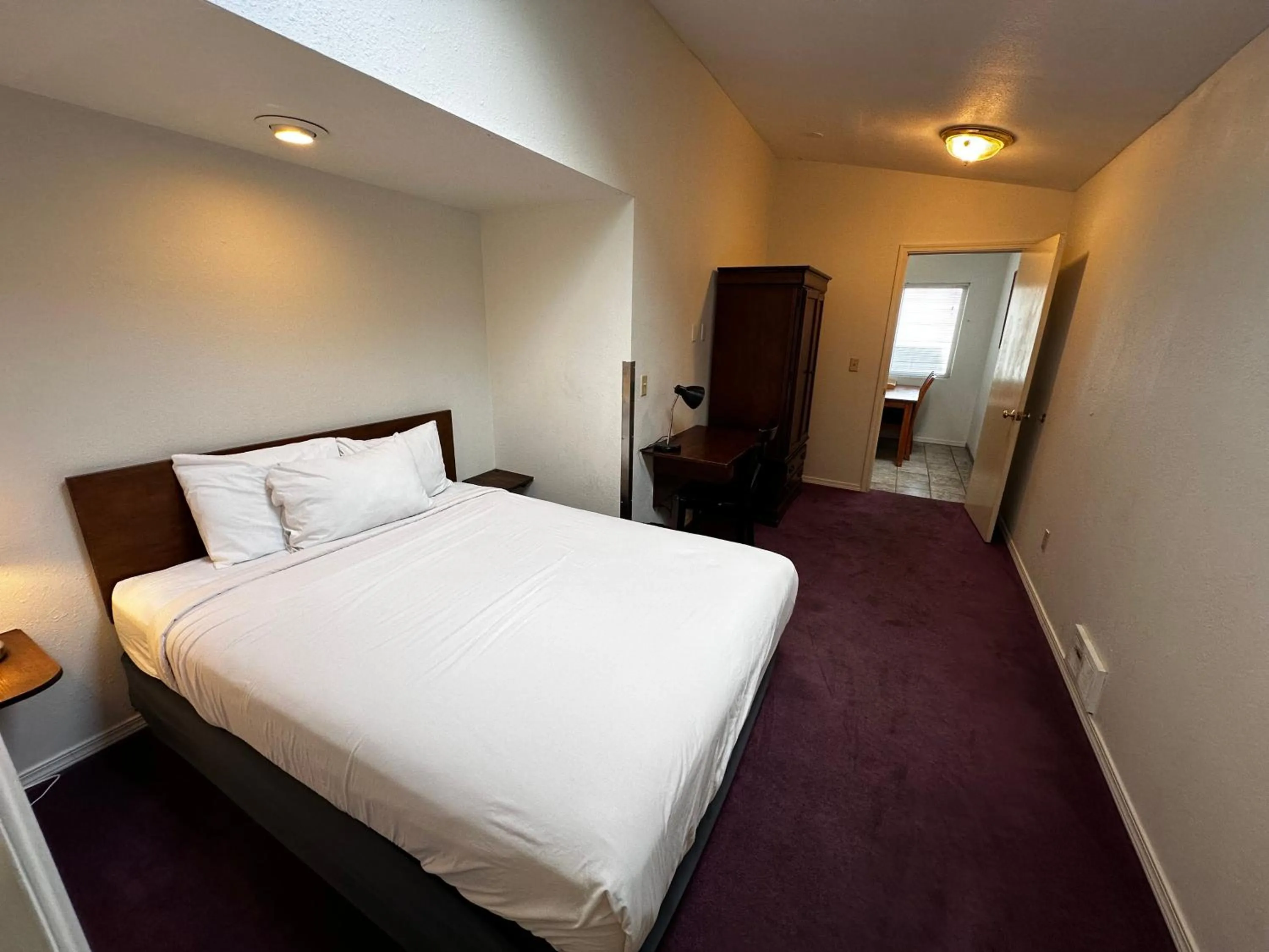 Bed in Seahorse Oceanfront Lodge