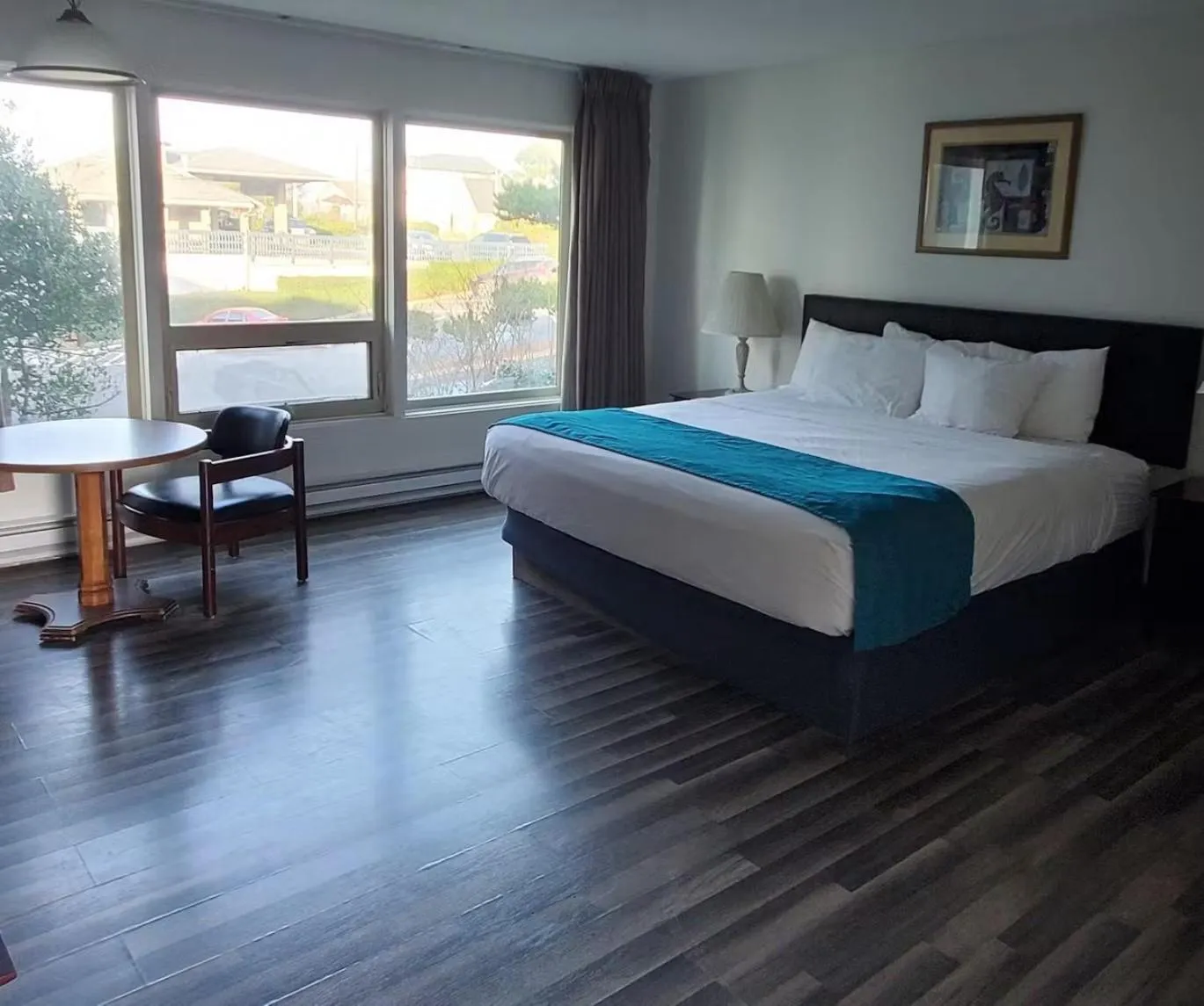 Bed in Seahorse Oceanfront Lodge