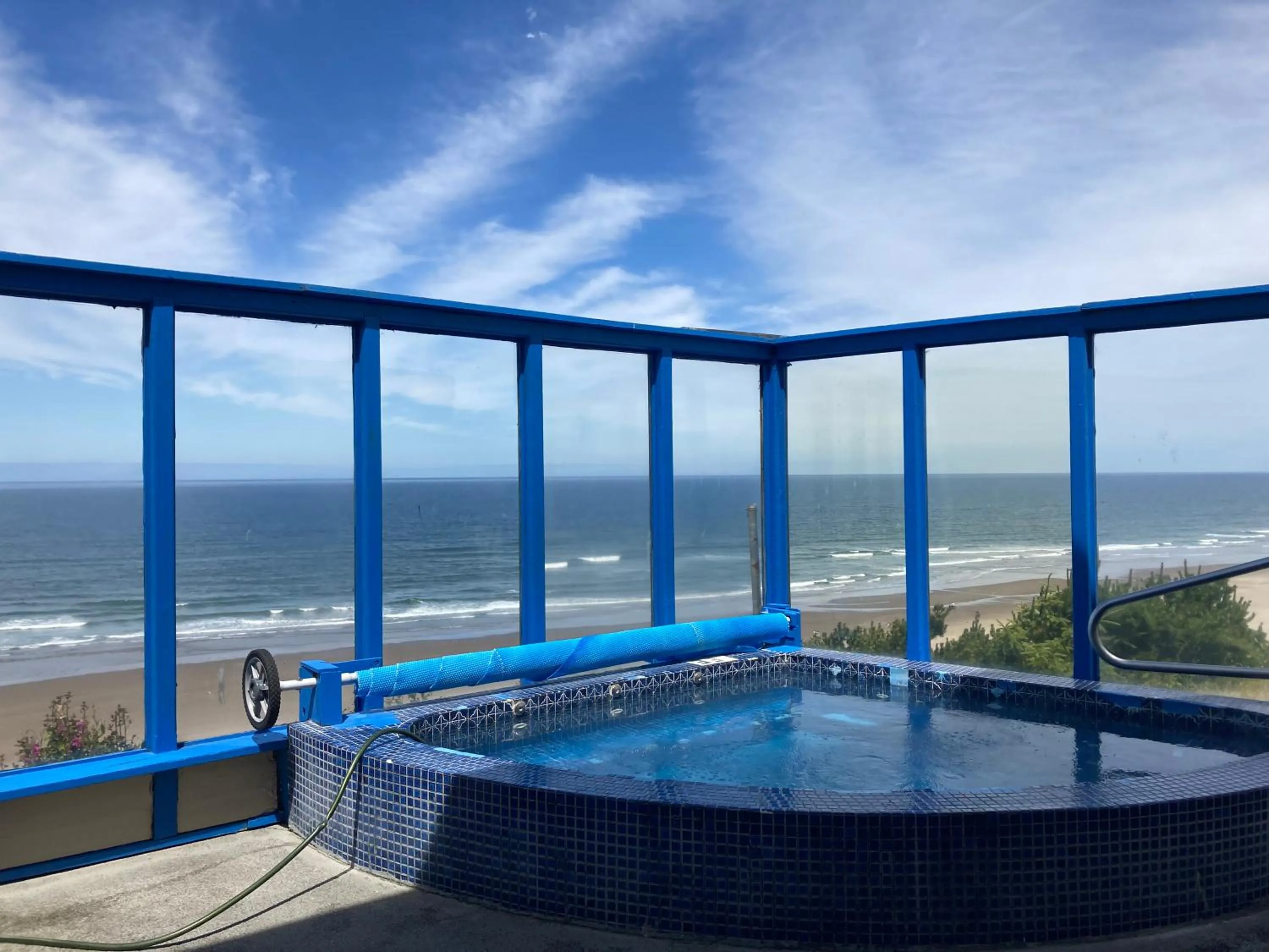 Hot Tub in Seahorse Oceanfront Lodge