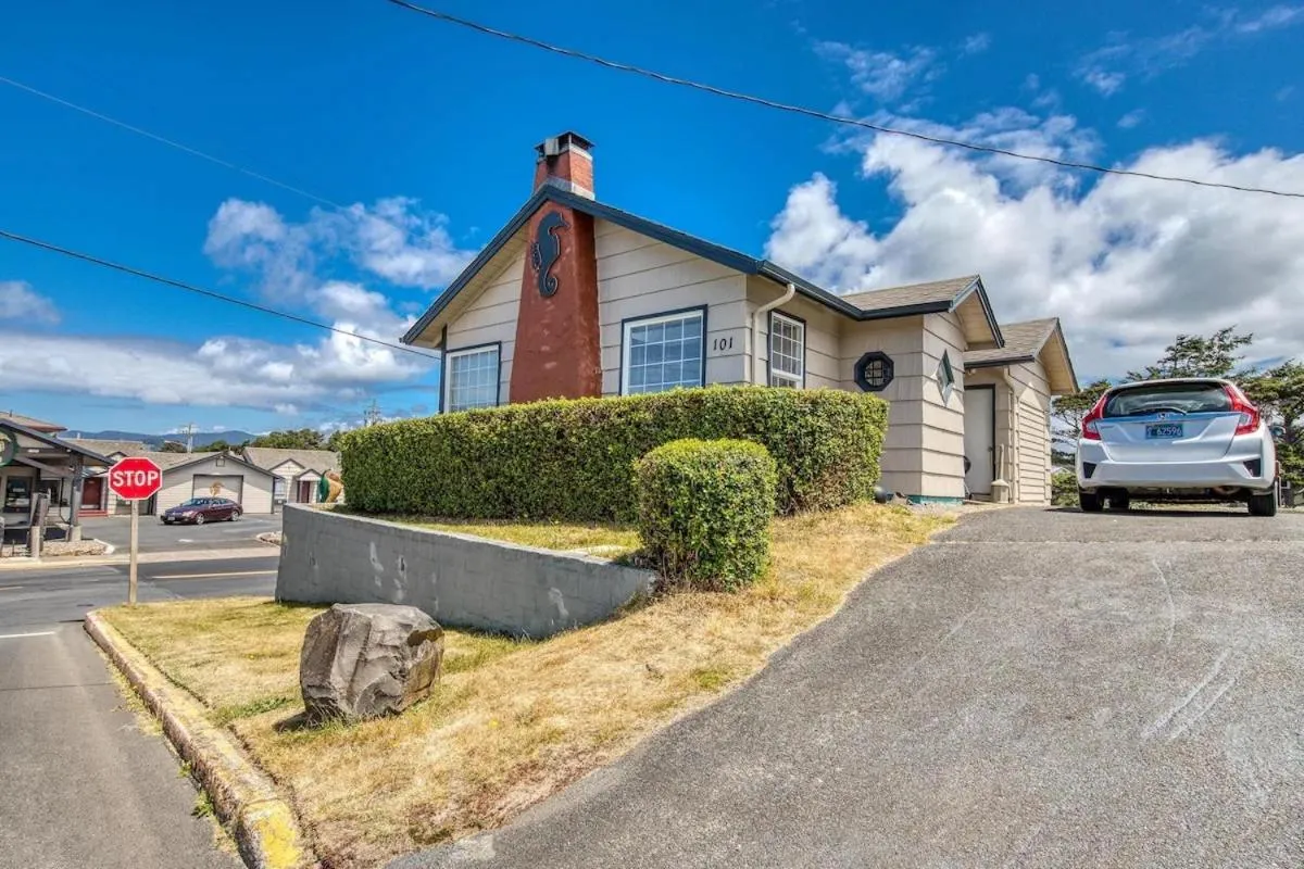 Property building in Seahorse Oceanfront Lodge