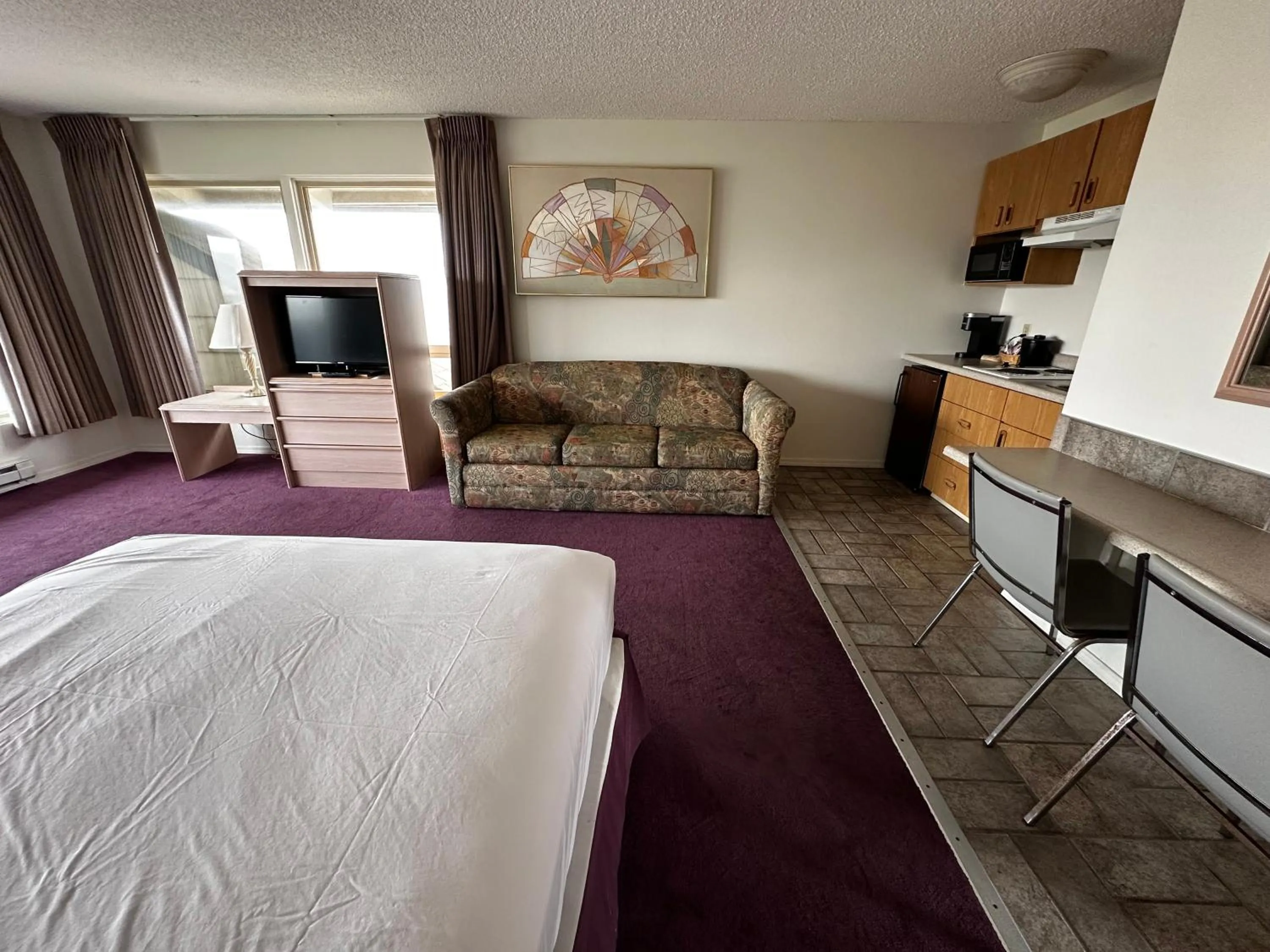 Bed in Seahorse Oceanfront Lodge