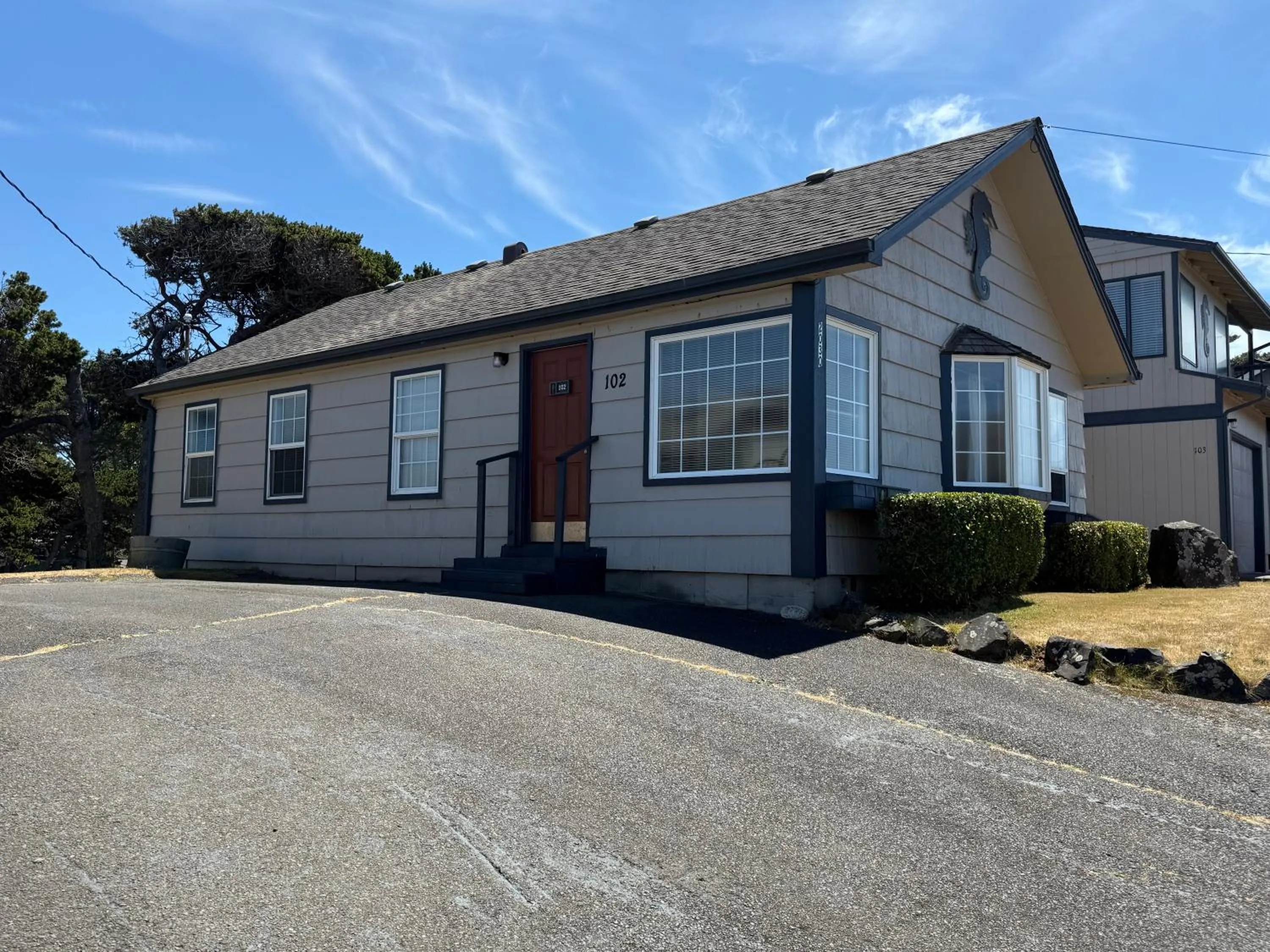Property building in Seahorse Oceanfront Lodge