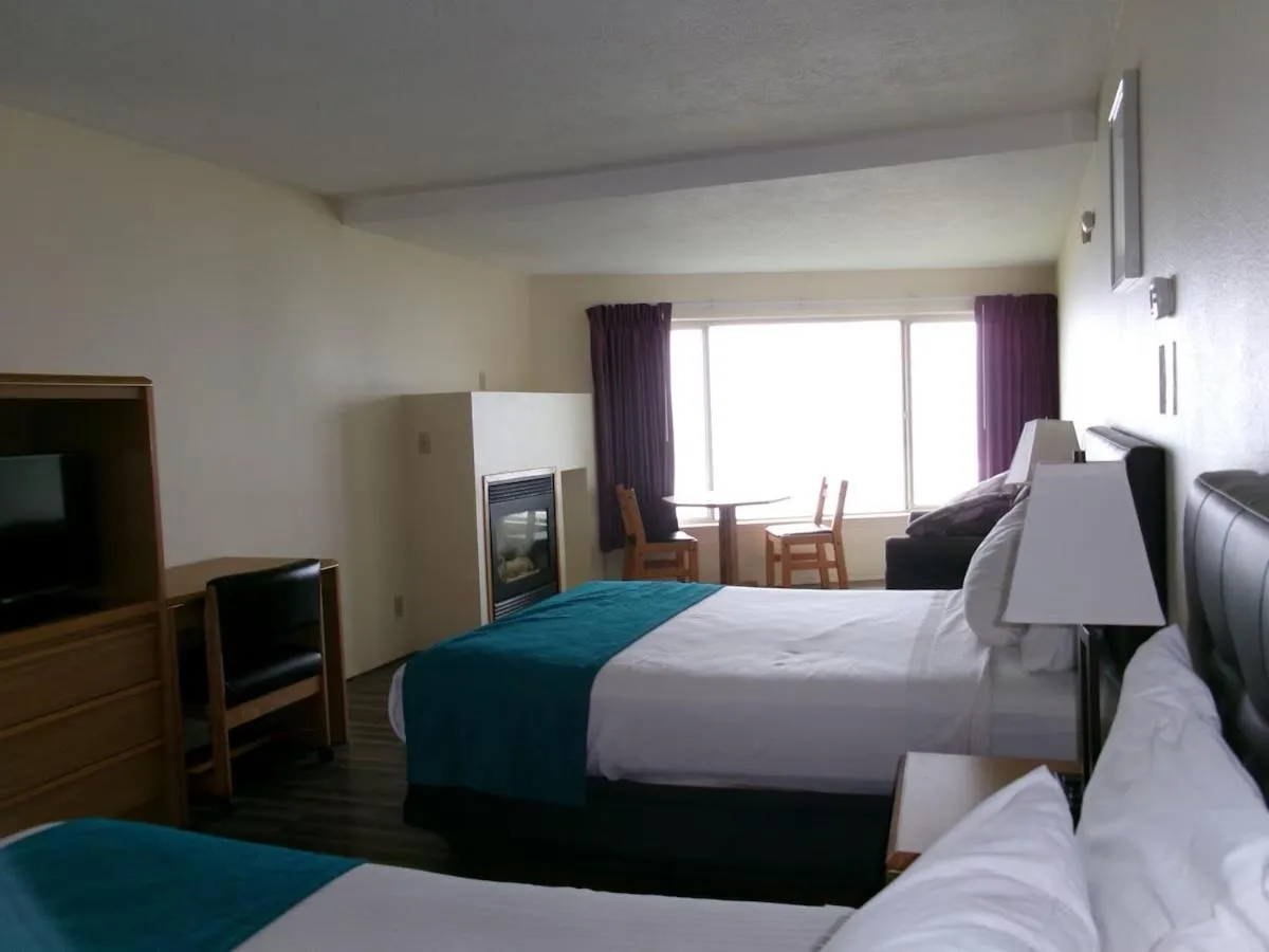 Bedroom, Bed in Seahorse Oceanfront Lodge