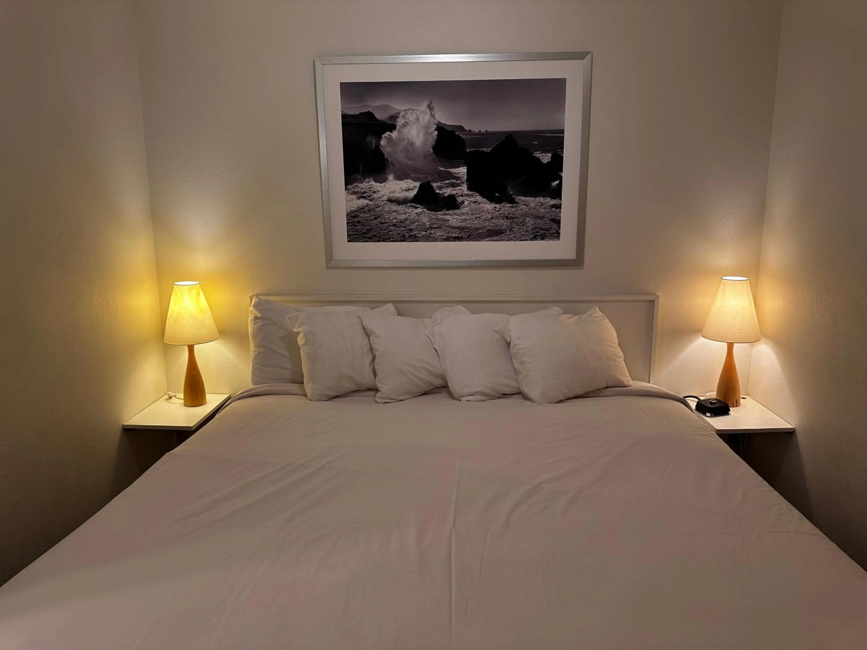 Bed in Seahorse Oceanfront Lodge