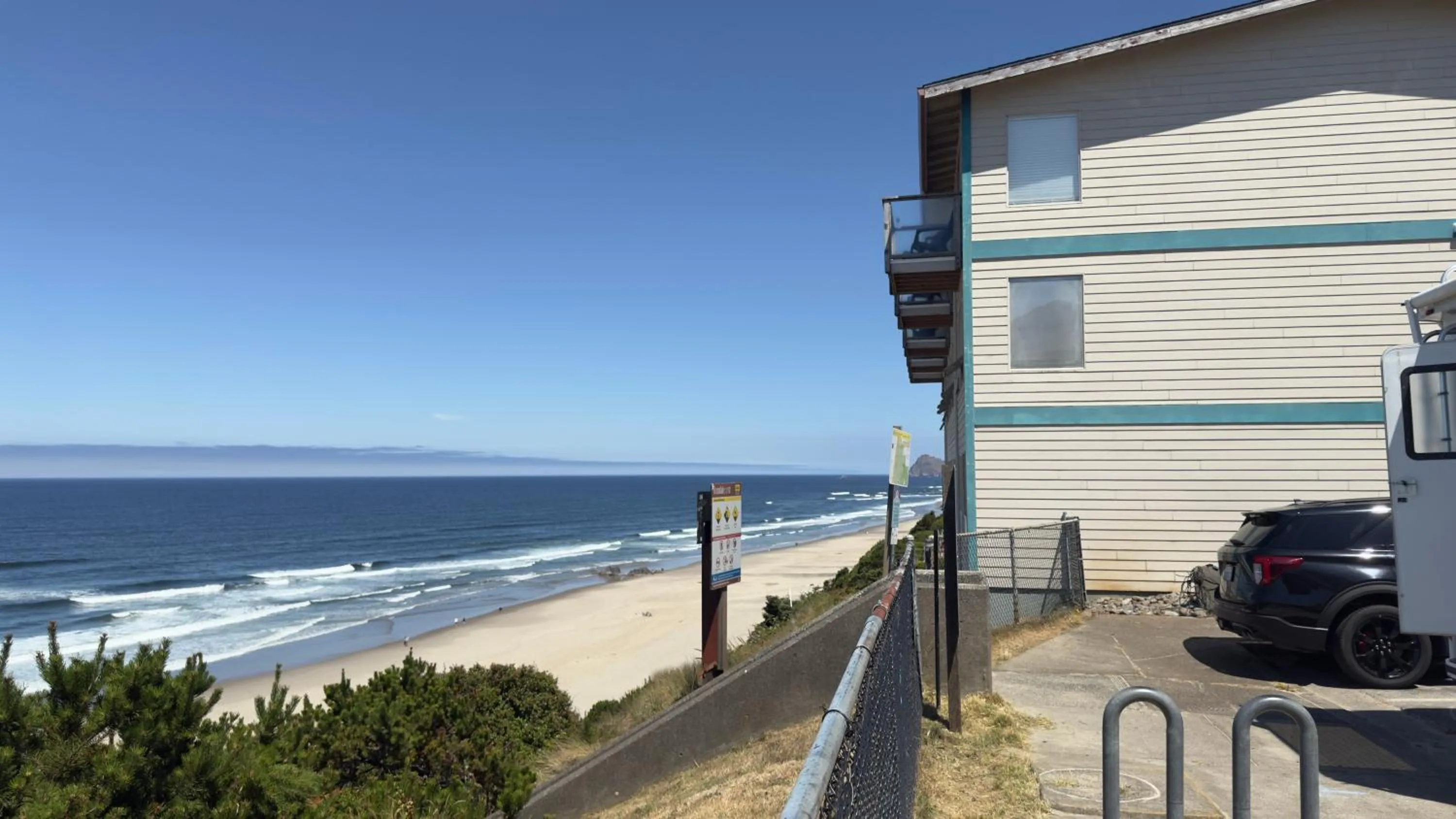 Day in Seahorse Oceanfront Lodge