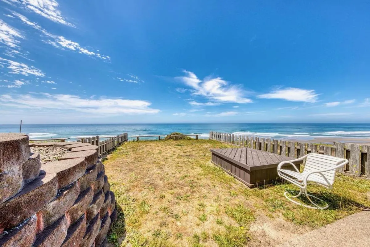 Patio in Seahorse Oceanfront Lodge