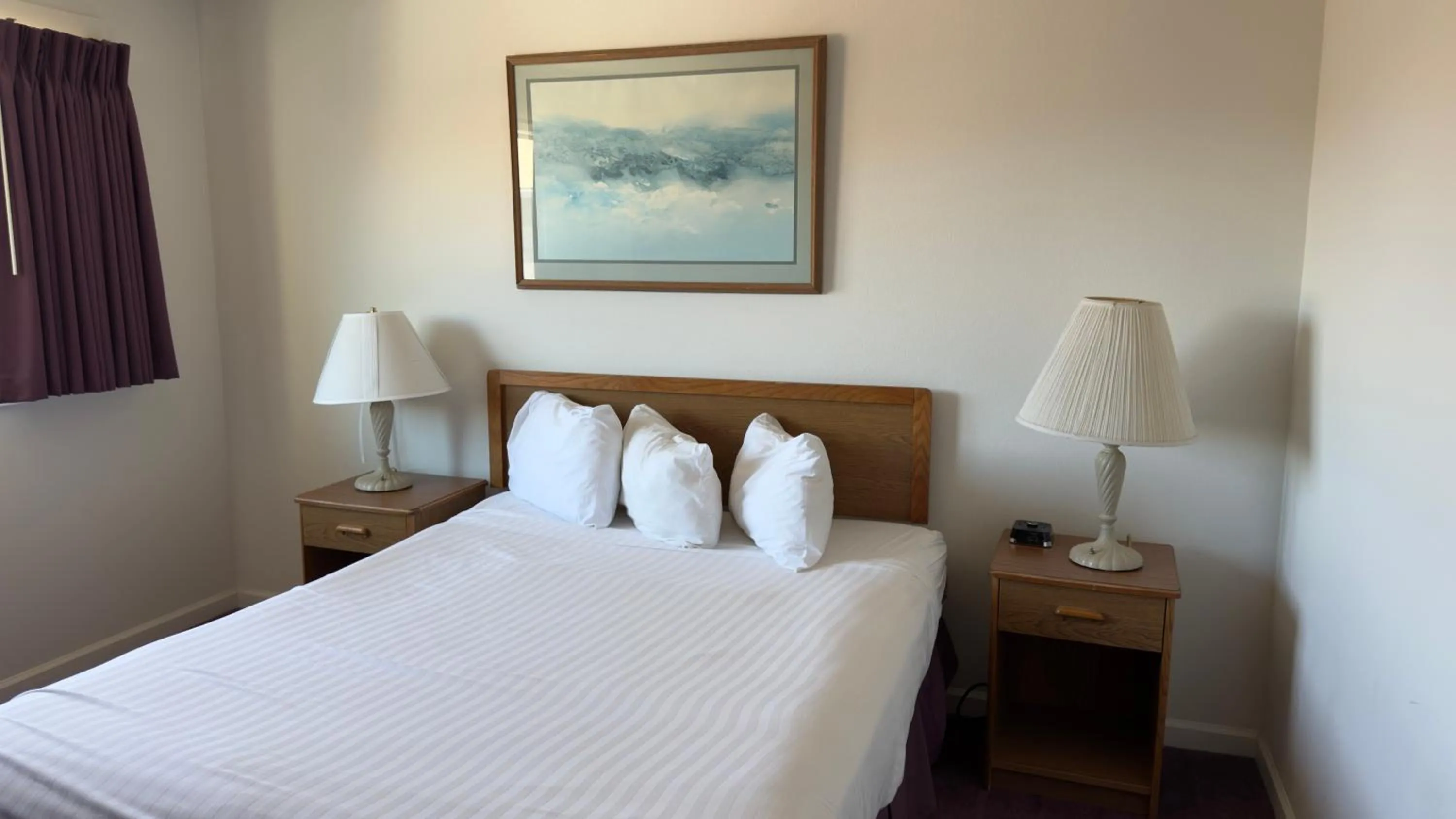 Bedroom, Bed in Seahorse Oceanfront Lodge