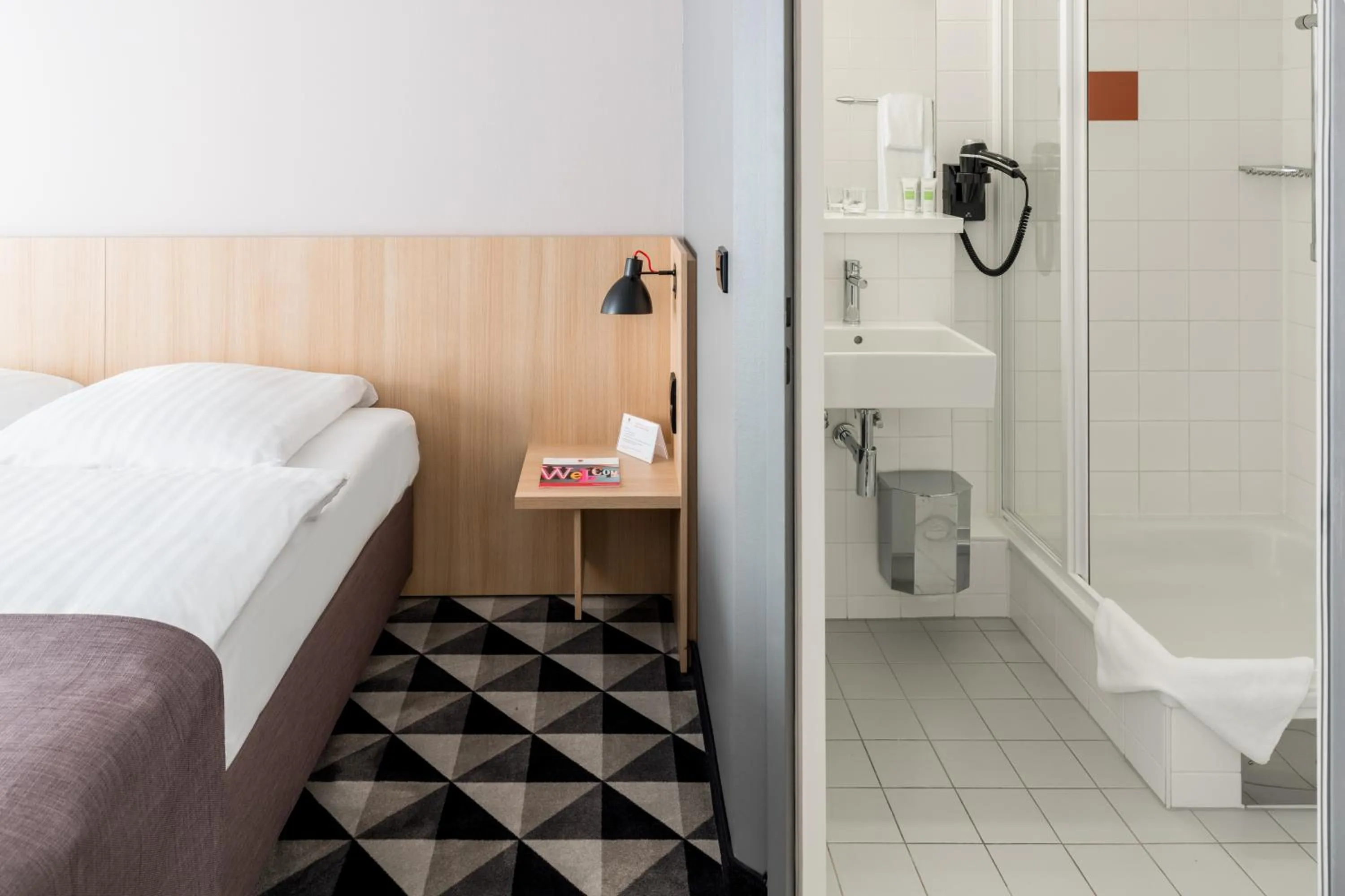 Bathroom, Bed in acom-Hotel Vienna