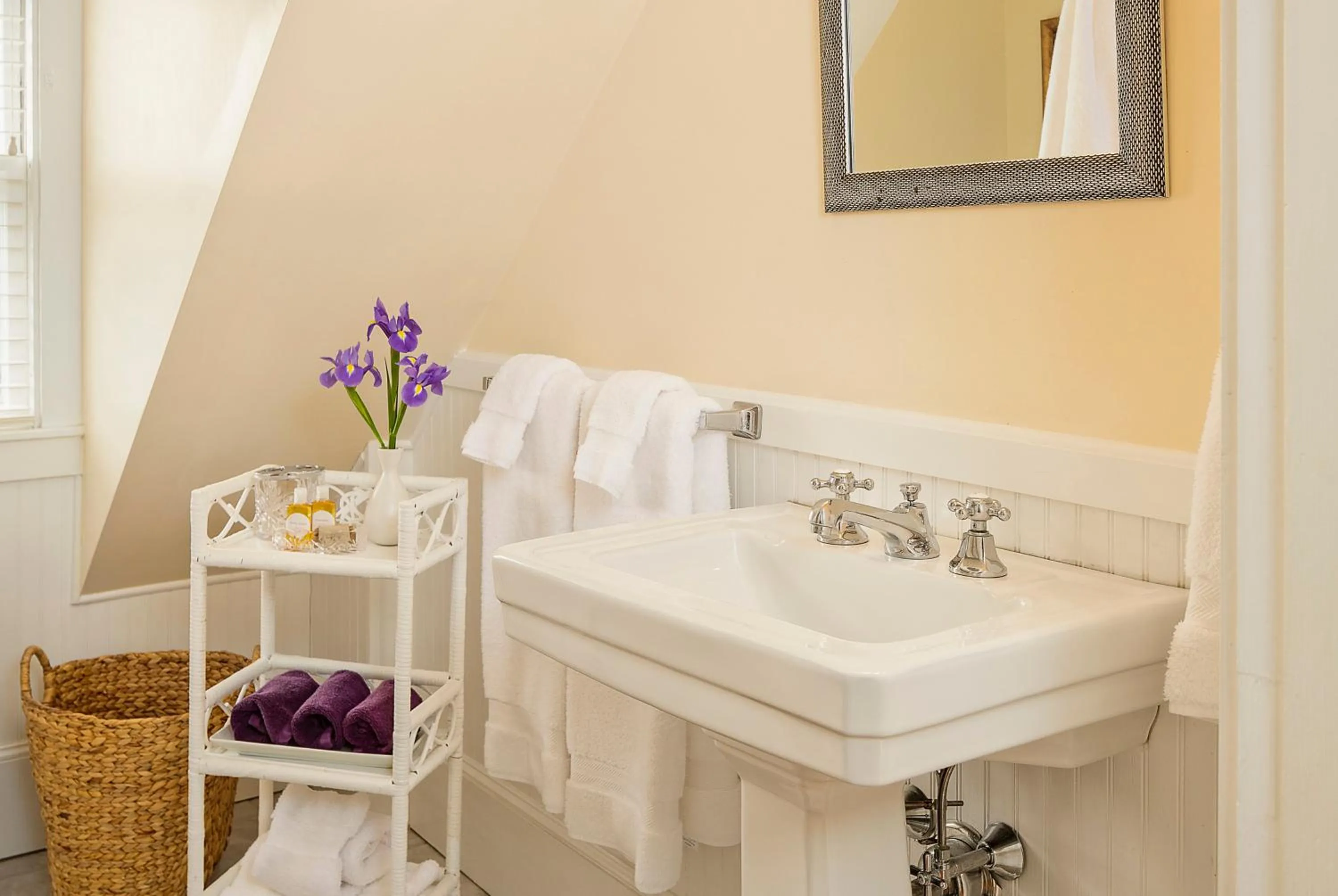 Bathroom, Bed in The Lady Mary Inn