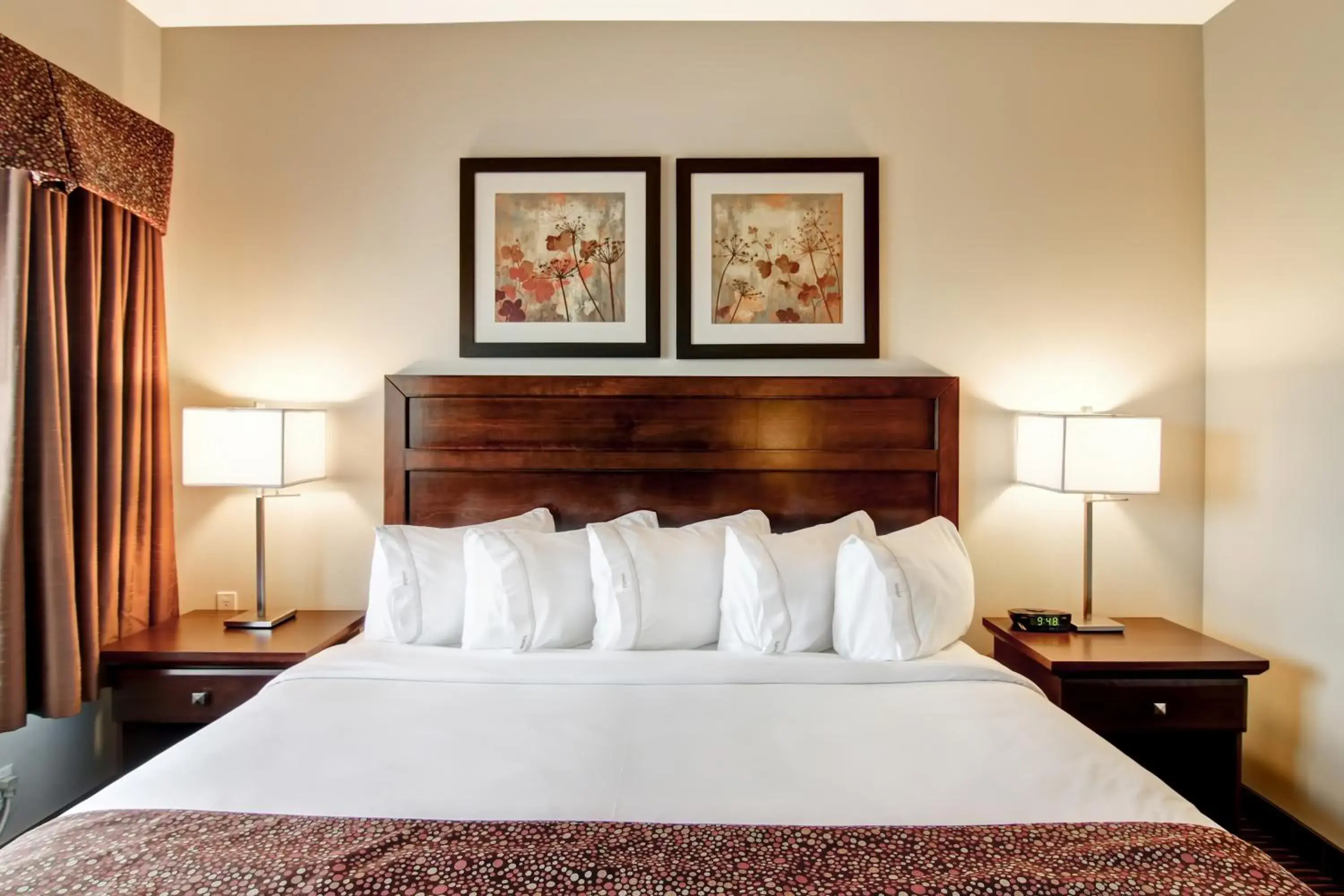 King Room in Canalta Hotel Melfort King Room in Canalta Hotel Melfort