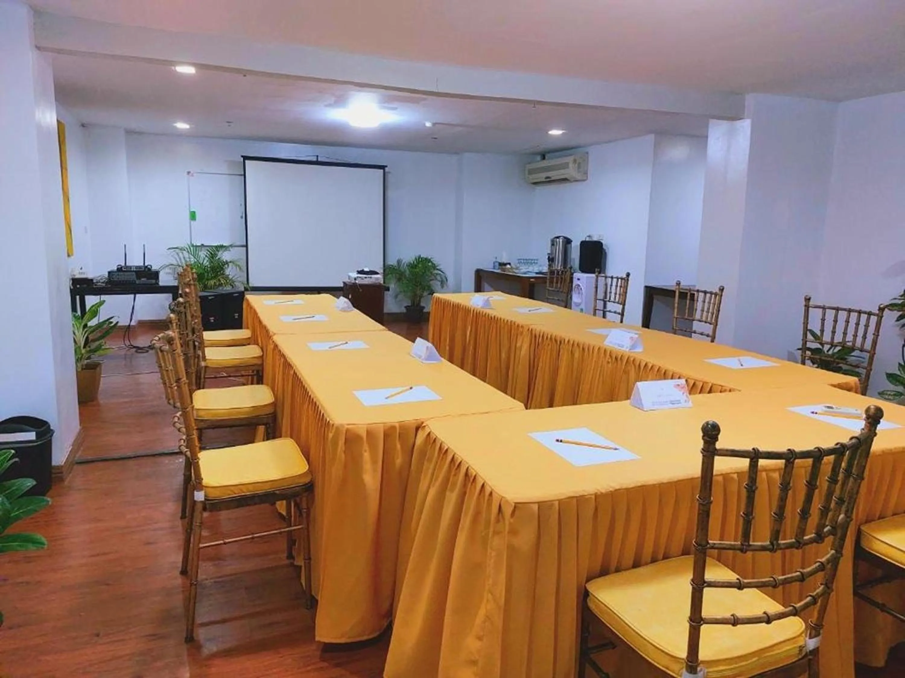 Meeting/conference room in Tagaytay Hotel SixB