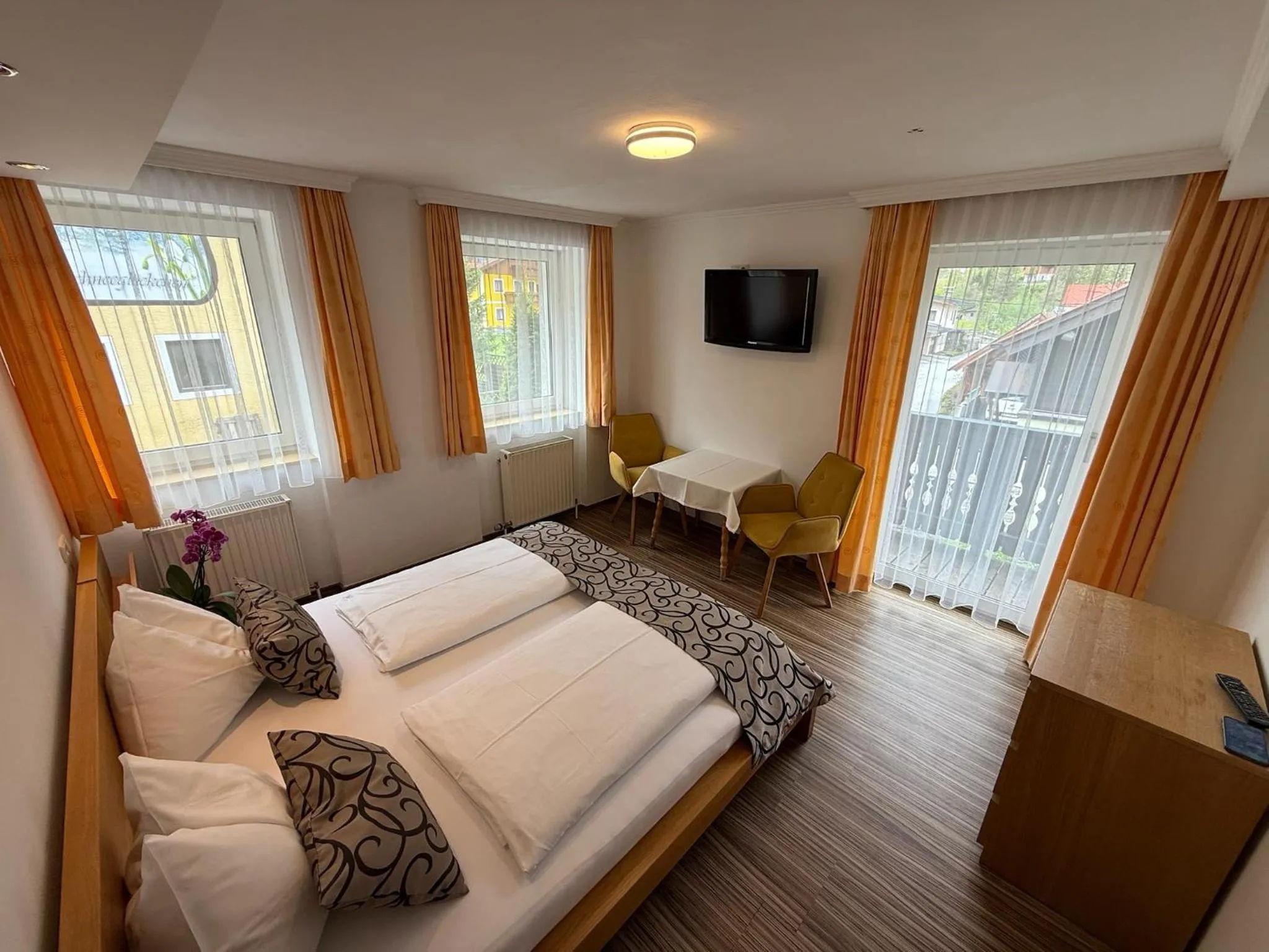 Photo of the whole room, Bed in GRUBERS, Hotel Appartments Gastein