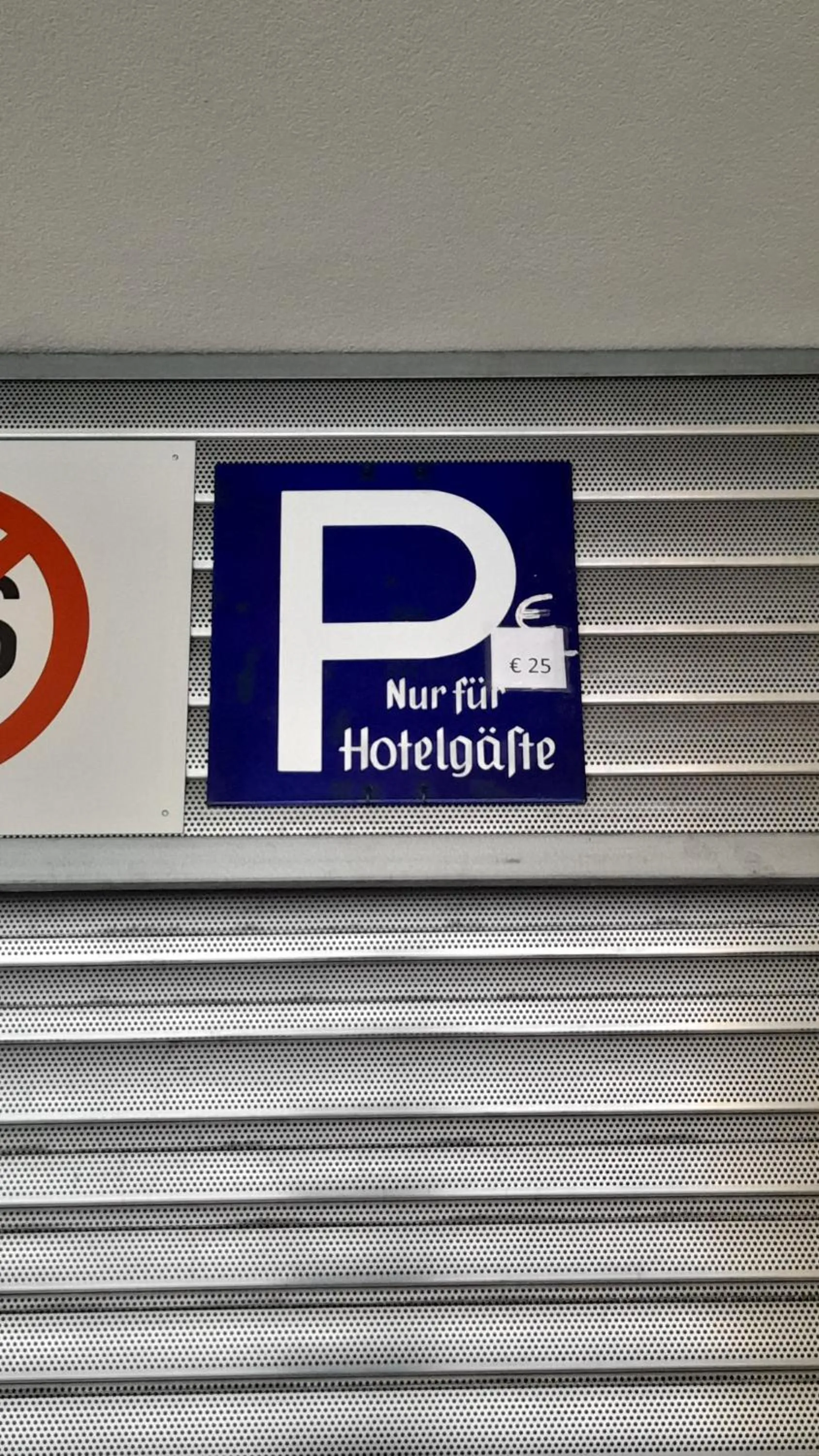 Parking in Altstadt Hotel Hofwirt Salzburg