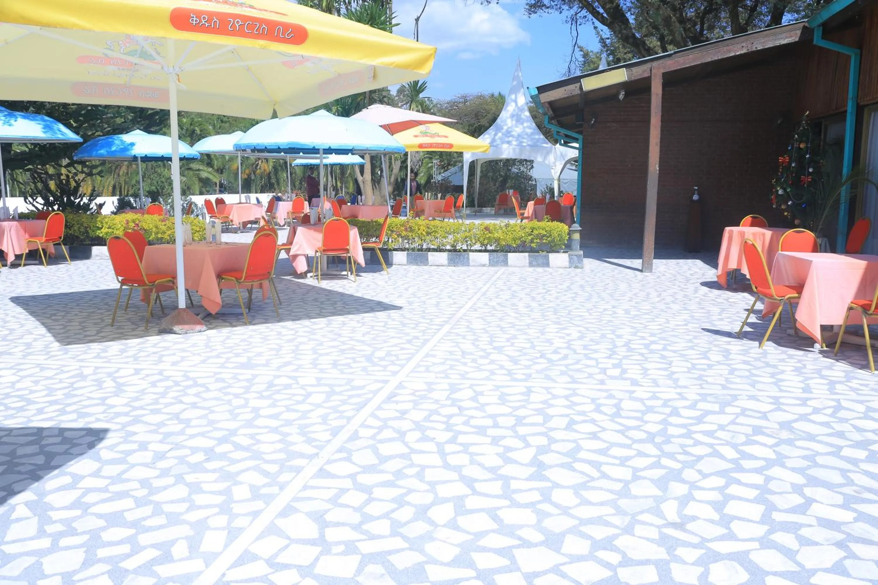 Restaurant/places to eat in GHION HOTEL