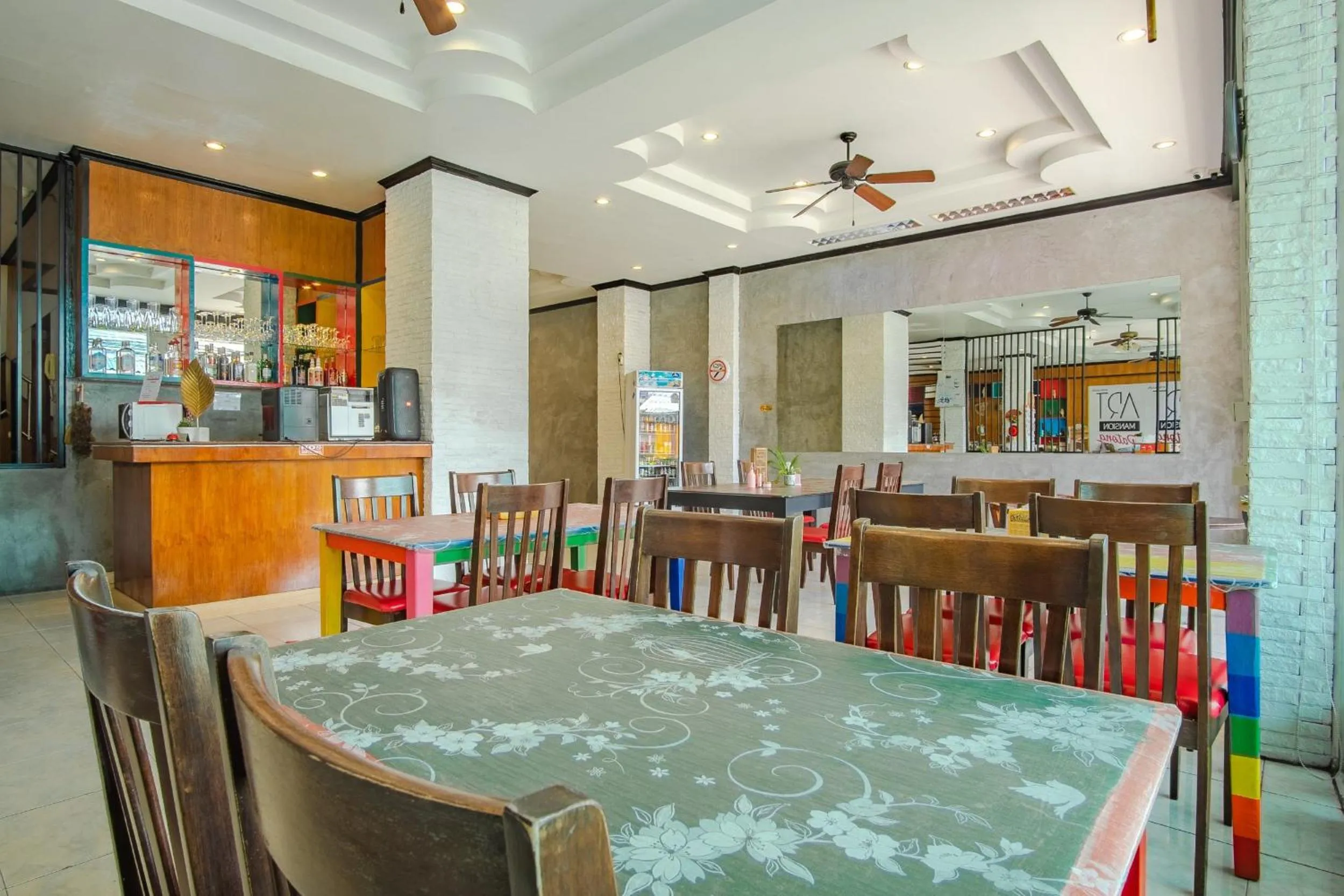 Restaurant/places to eat in Art Mansion Patong Hotel