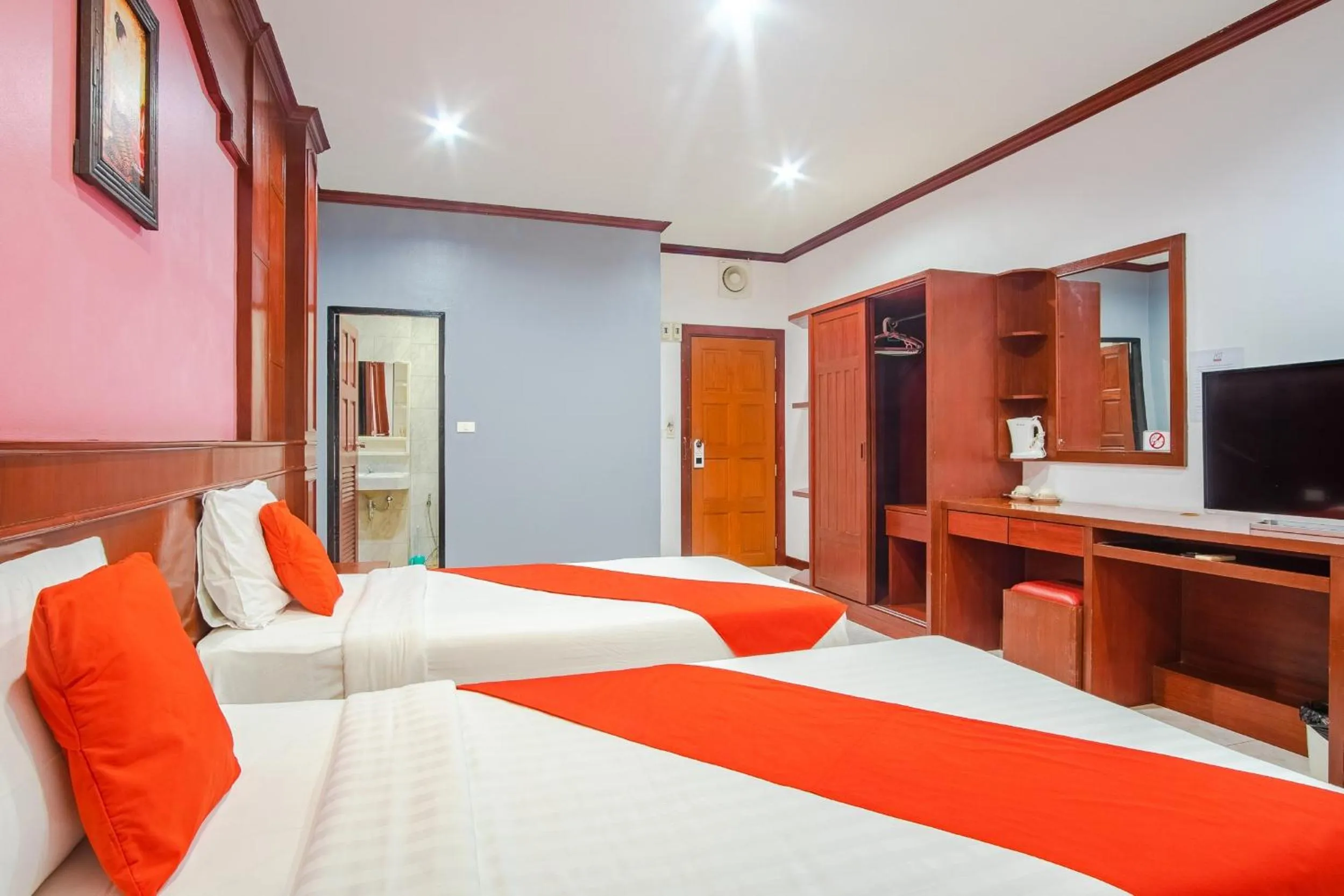 TV and multimedia, Bed in Art Mansion Patong Hotel