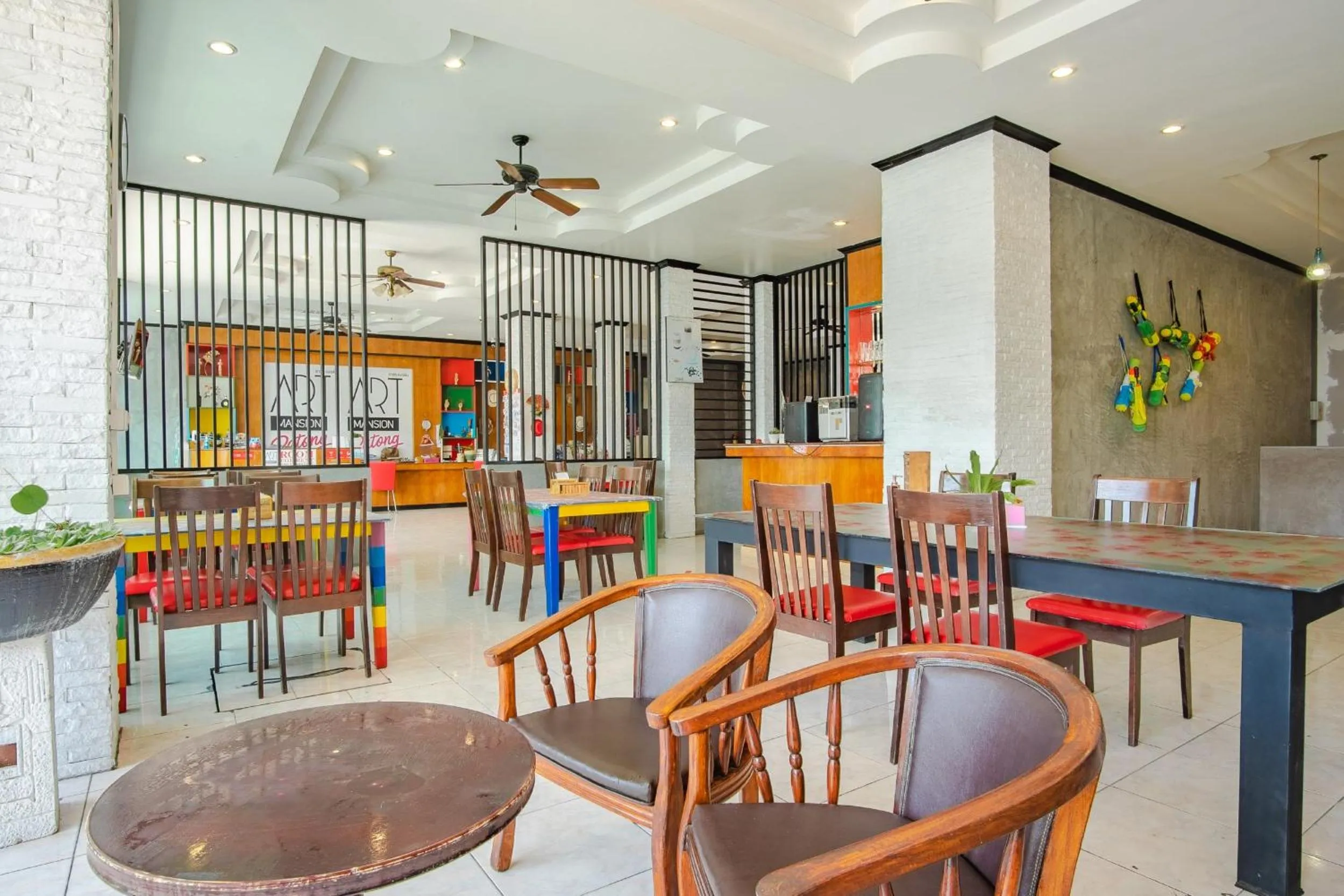 Restaurant/places to eat in Art Mansion Patong Hotel