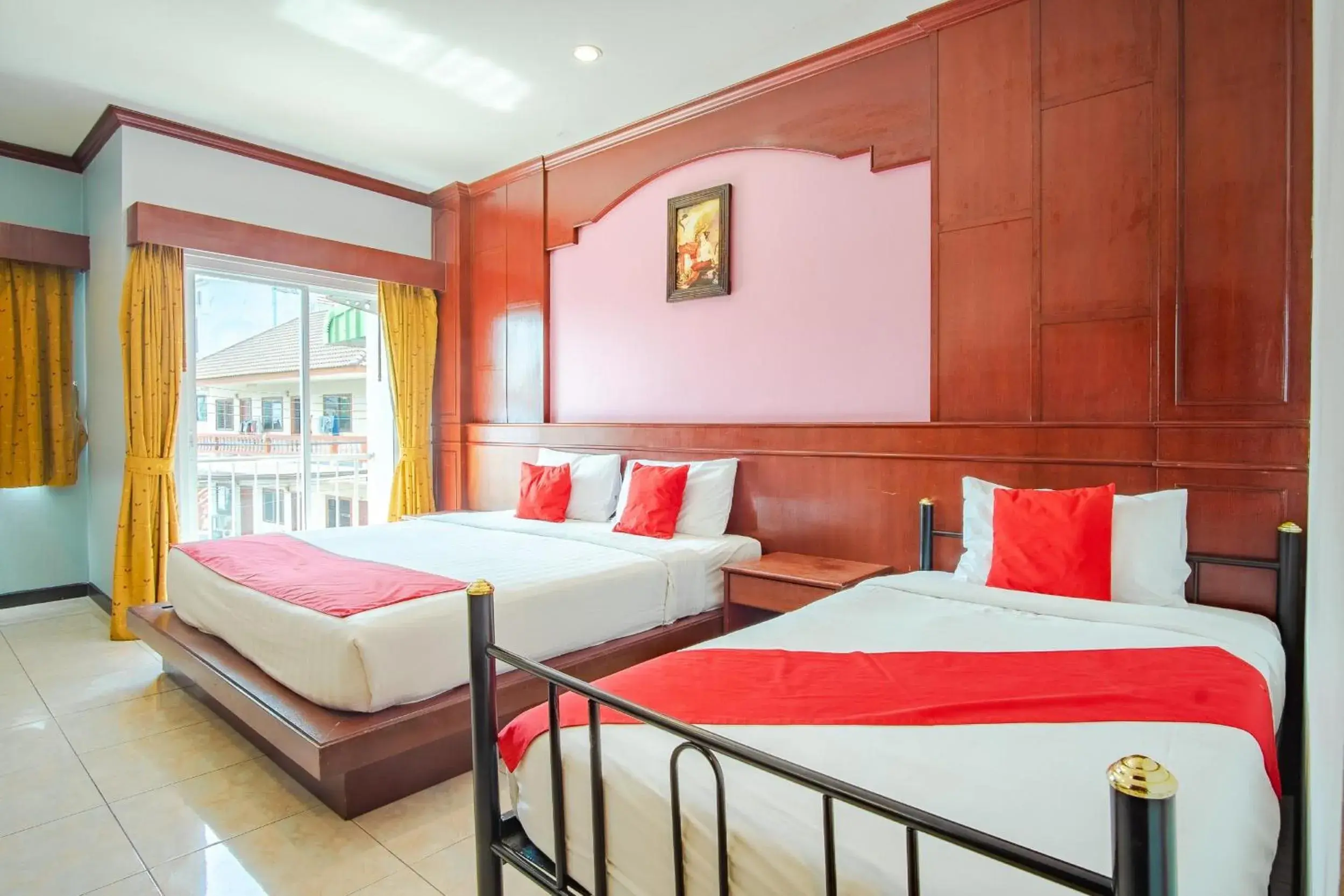 Deluxe Triple Room in Art Mansion Patong Hotel Deluxe Triple Room in Art Mansion Patong Hotel