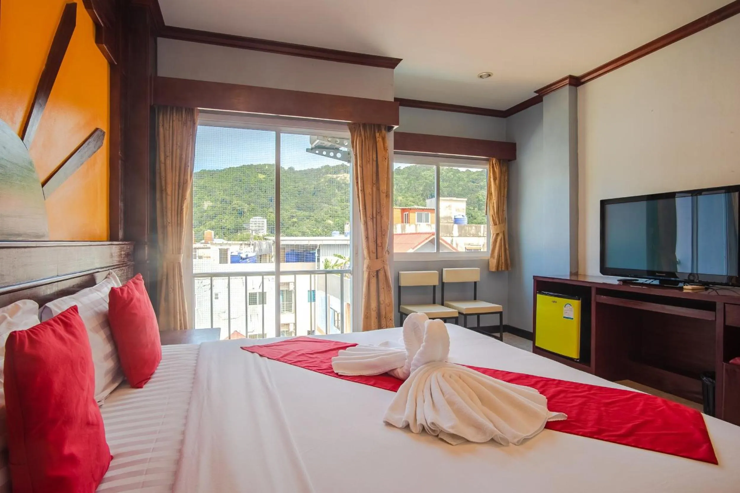 Bed in Art Mansion Patong Hotel