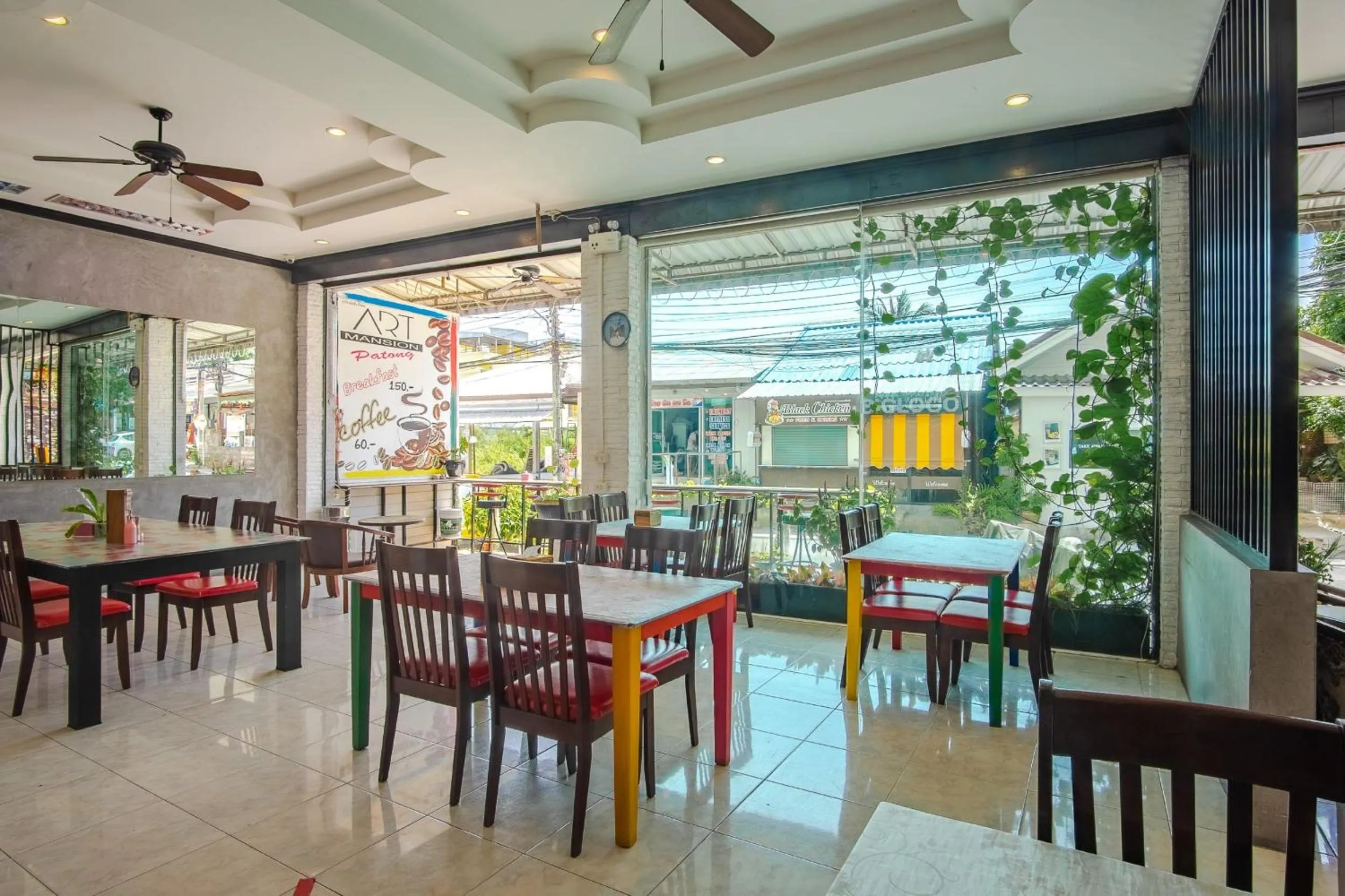 Restaurant/places to eat in Art Mansion Patong Hotel