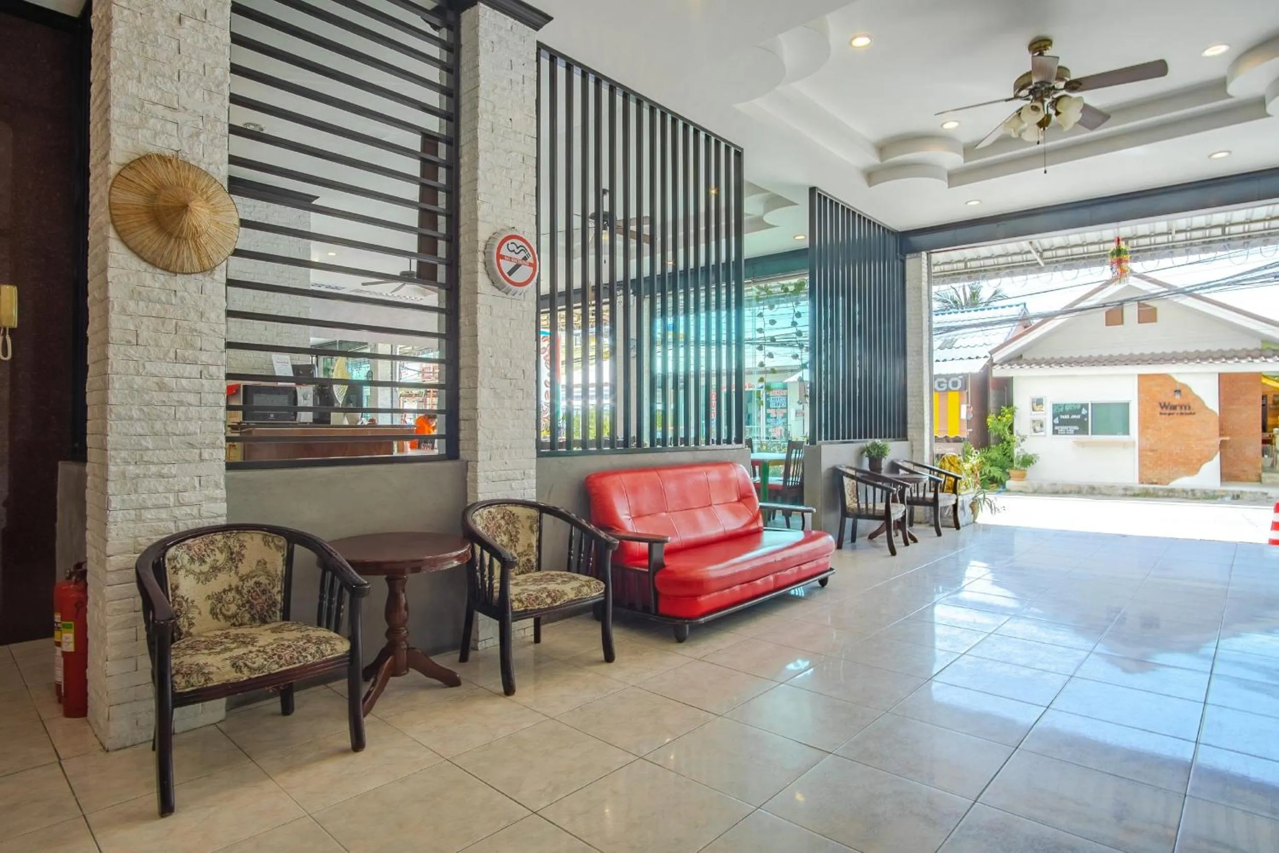 Lobby or reception in Art Mansion Patong Hotel