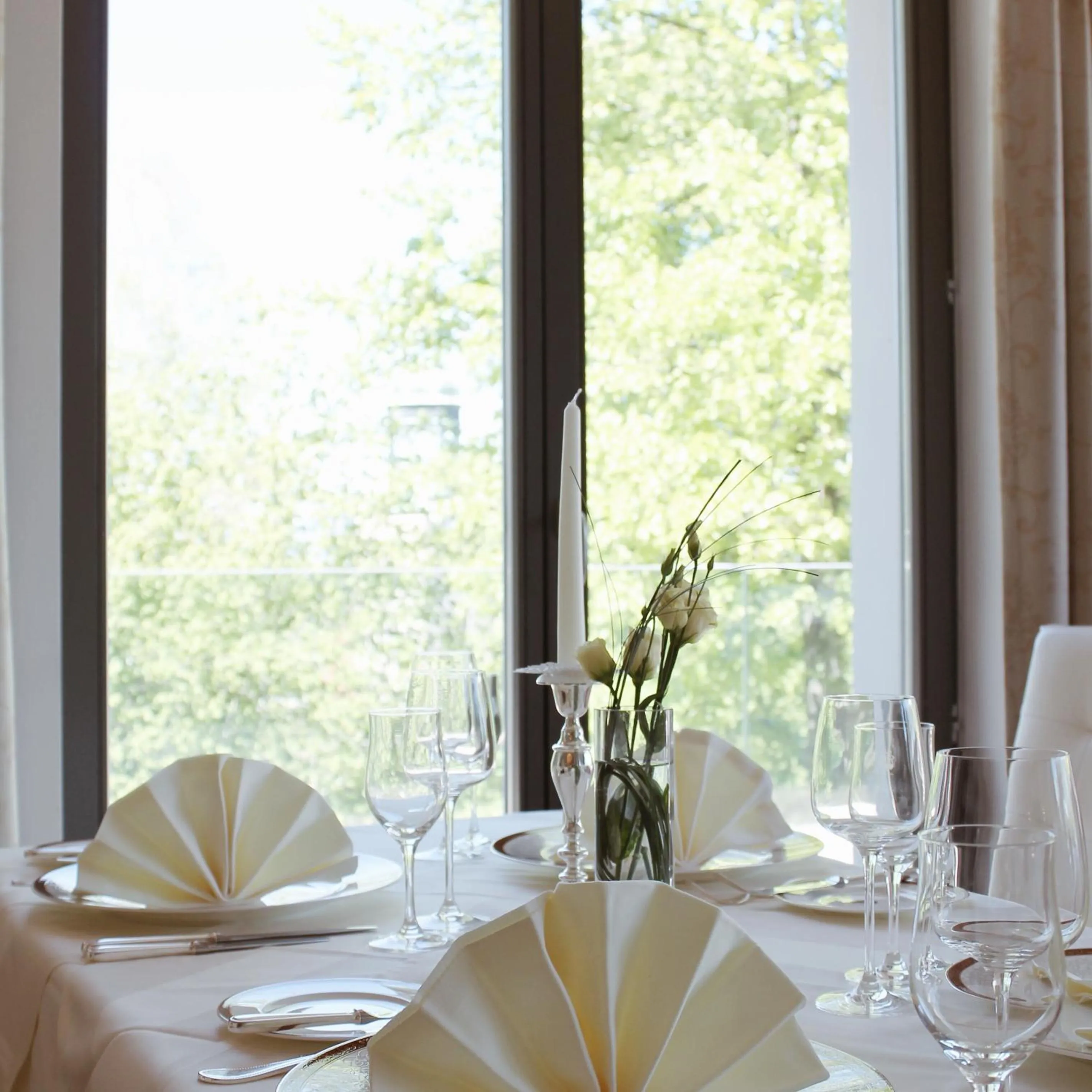 Restaurant/places to eat in Hotel Schloss Mönchstein