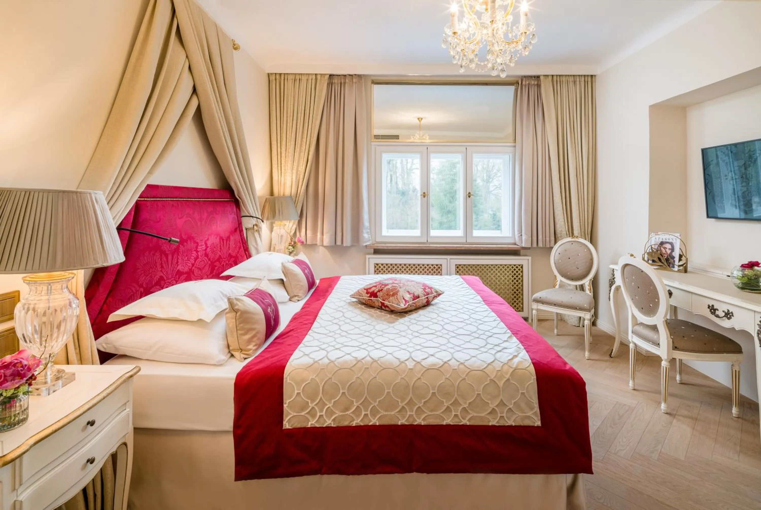 Bed in Hotel Schloss Mönchstein