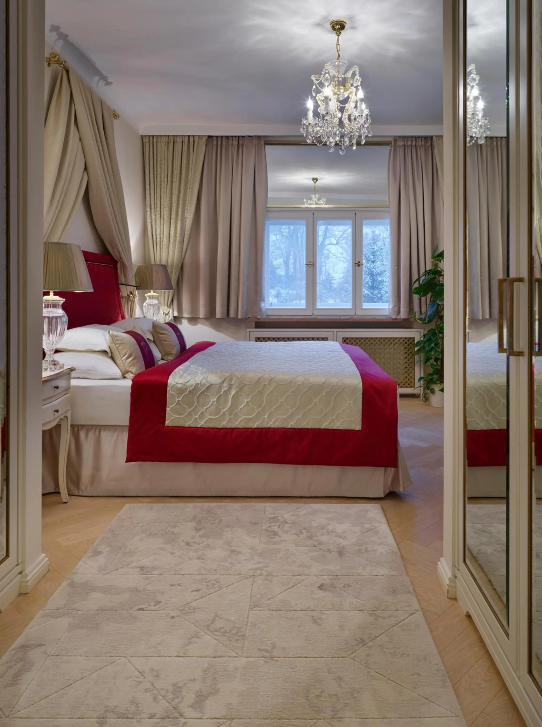 Photo of the whole room, Bed in Hotel Schloss Mönchstein