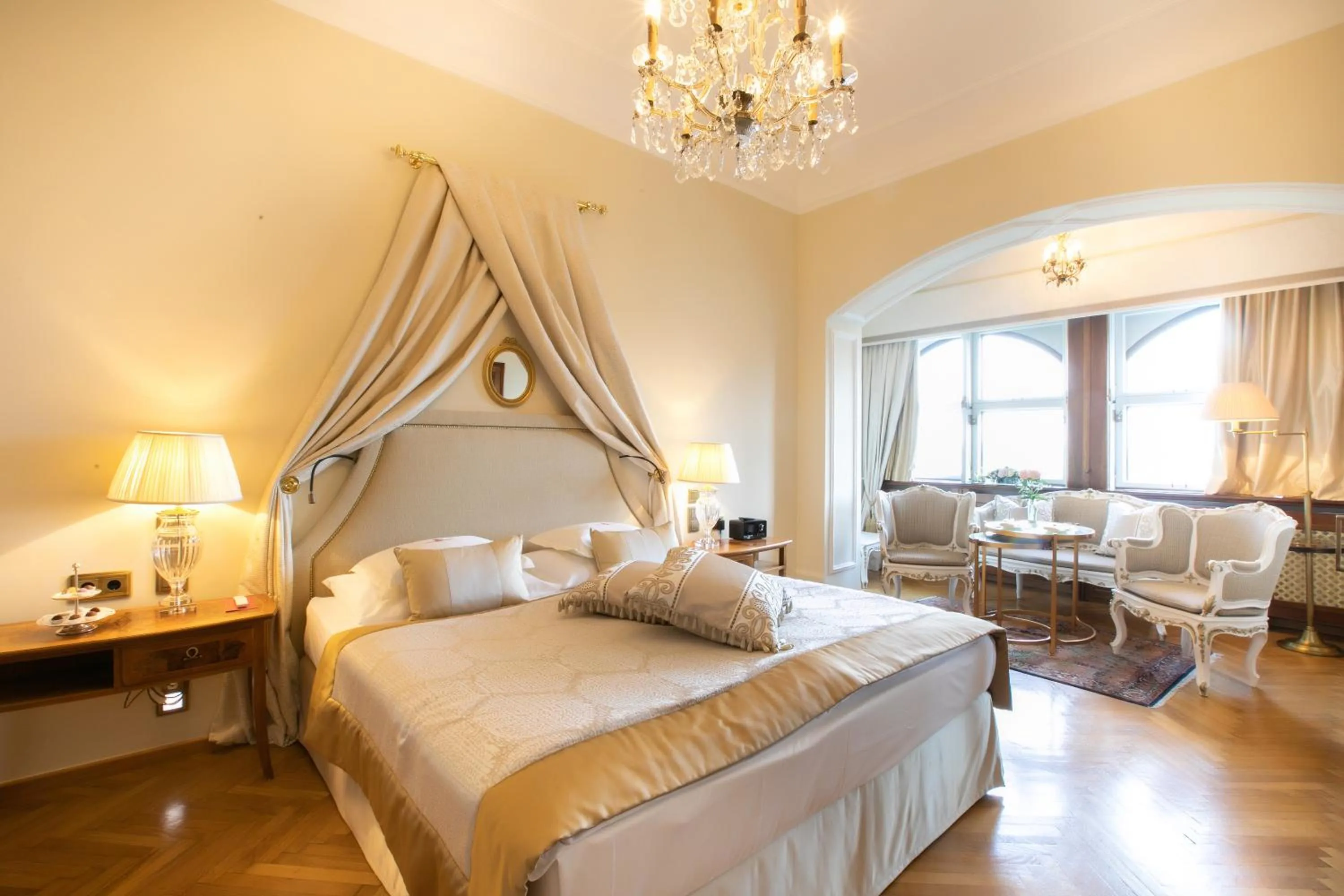 Bed in Hotel Schloss Mönchstein