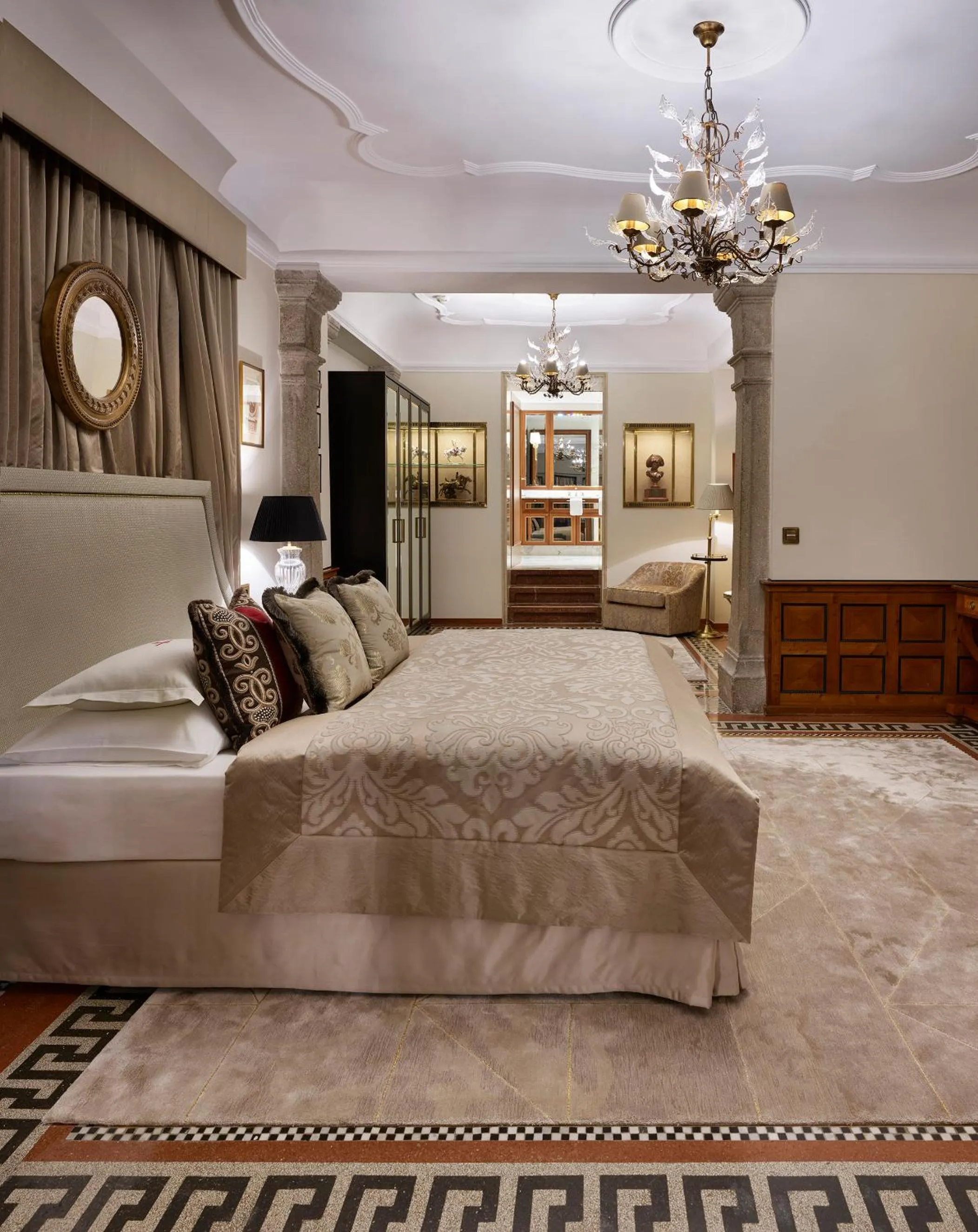 Photo of the whole room, Bed in Hotel Schloss Mönchstein