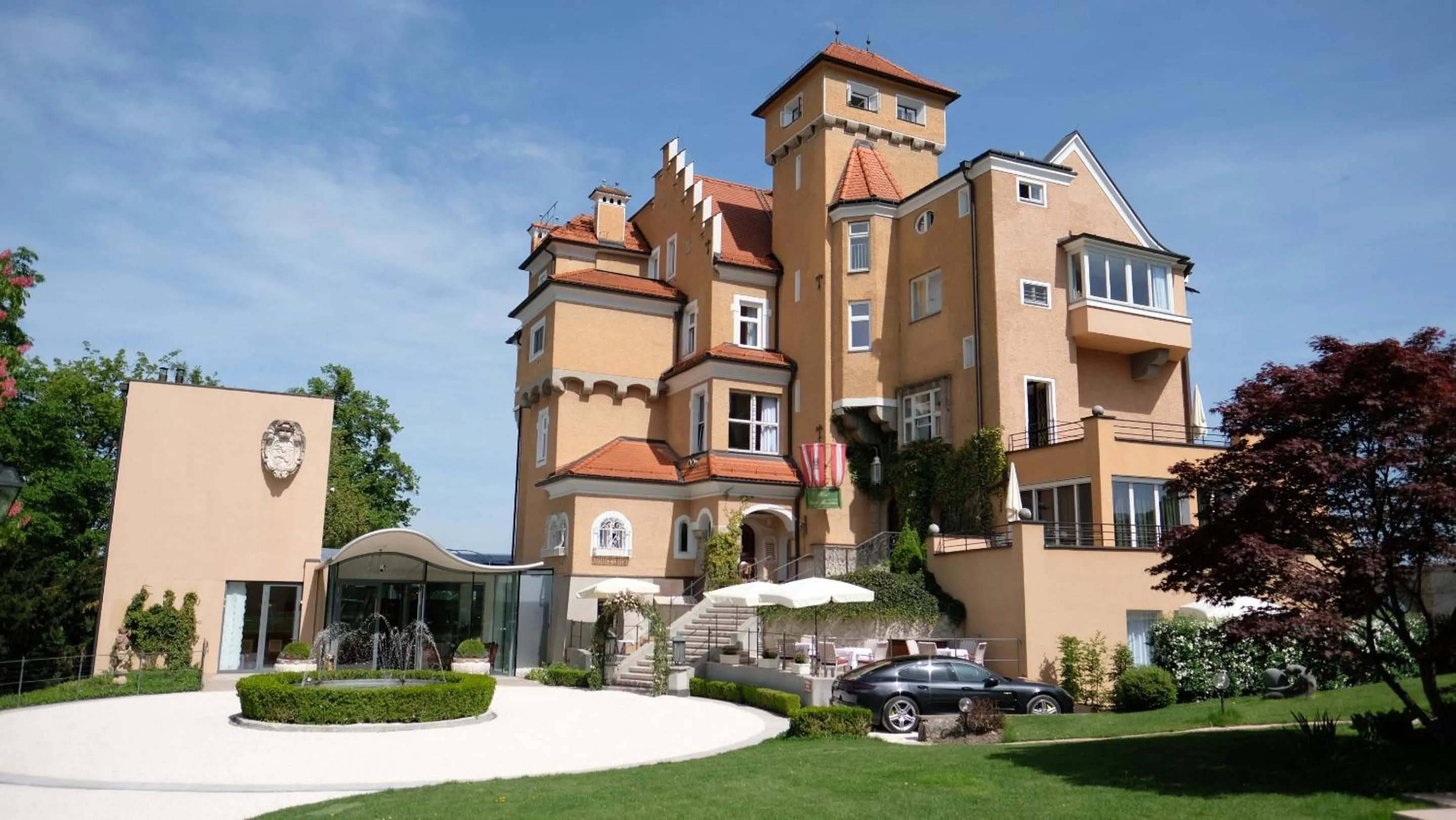 Property building in Hotel Schloss Mönchstein