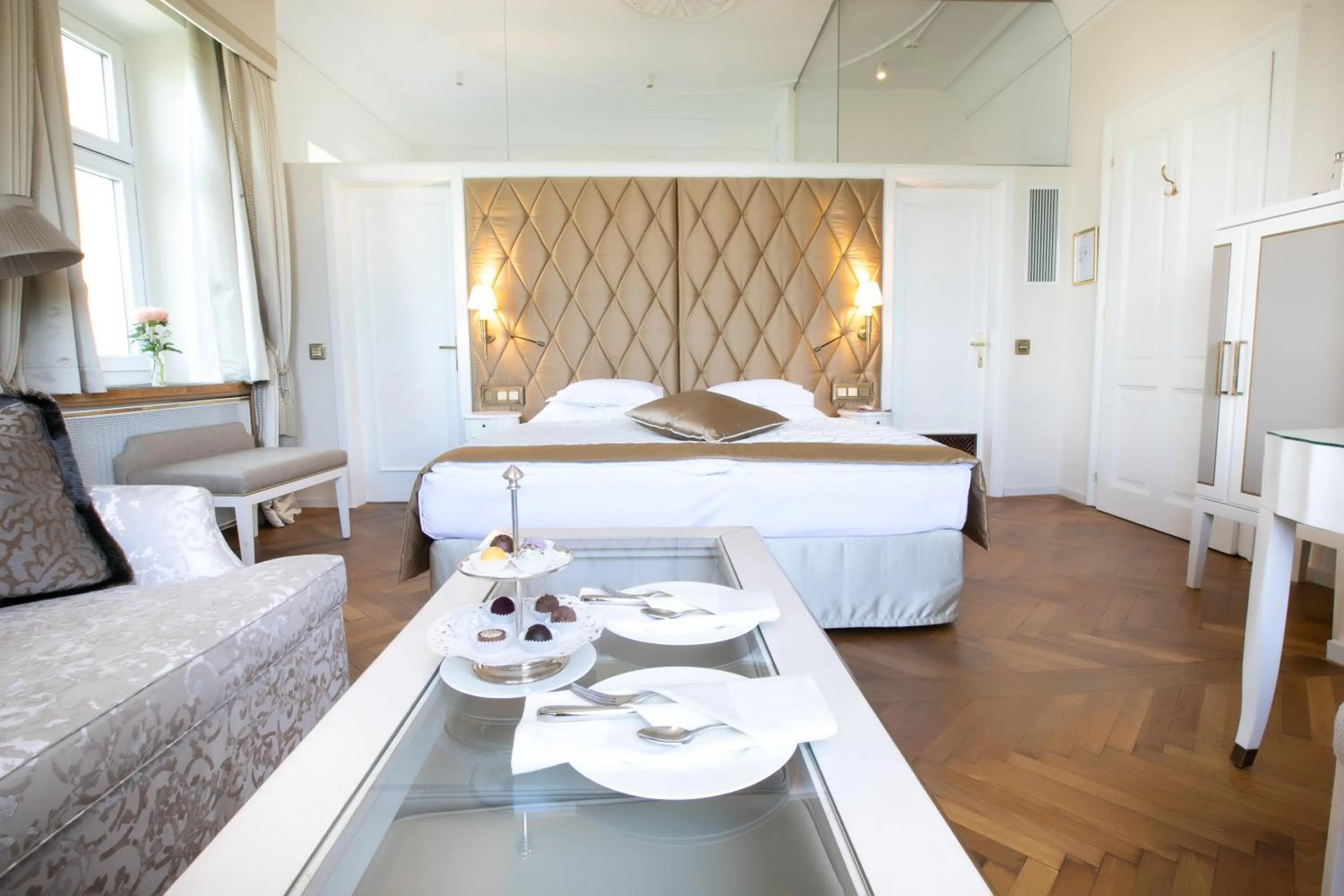 Photo of the whole room, Bed in Hotel Schloss Mönchstein