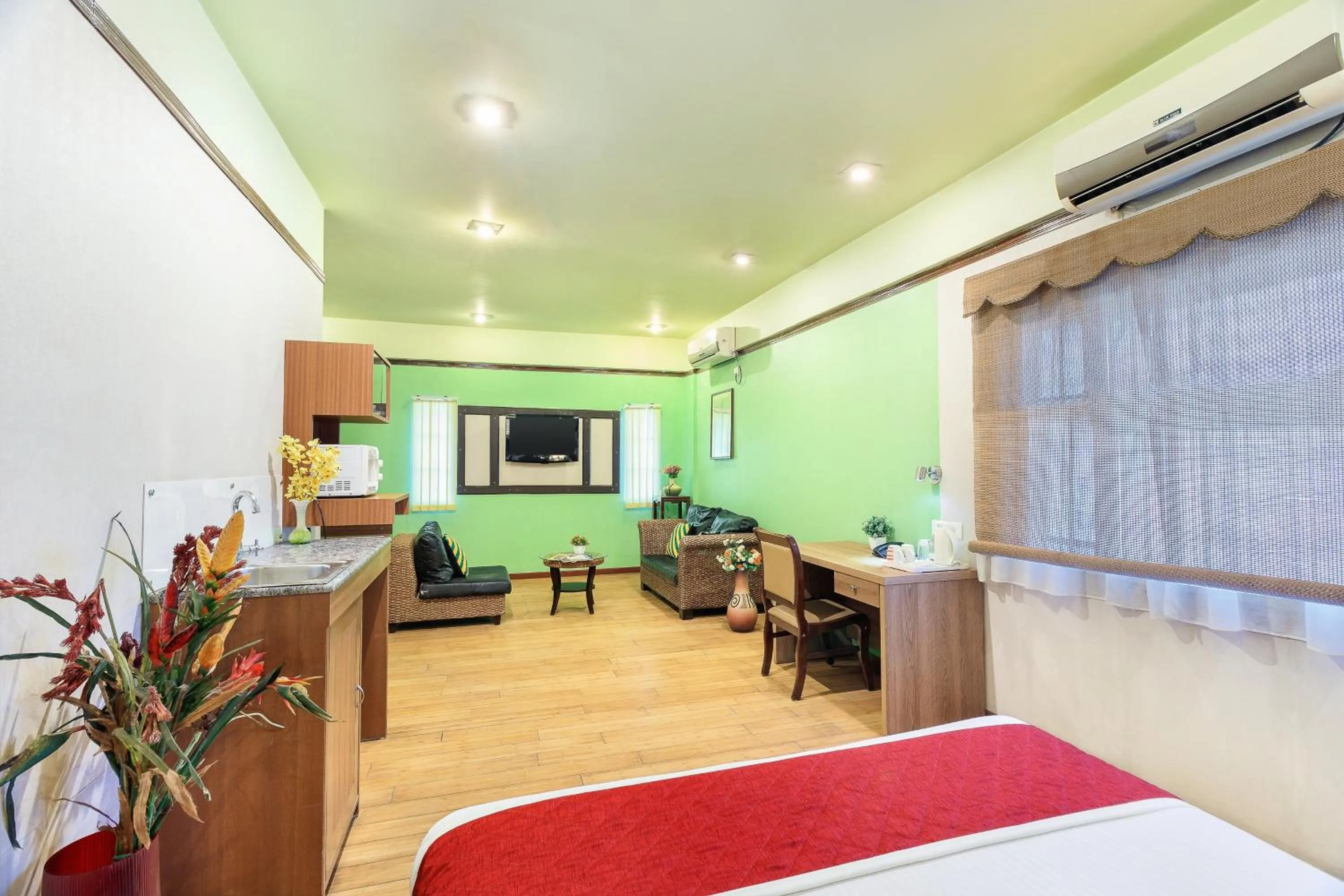 Seating area, Bed in Octave Jamayca Hotel