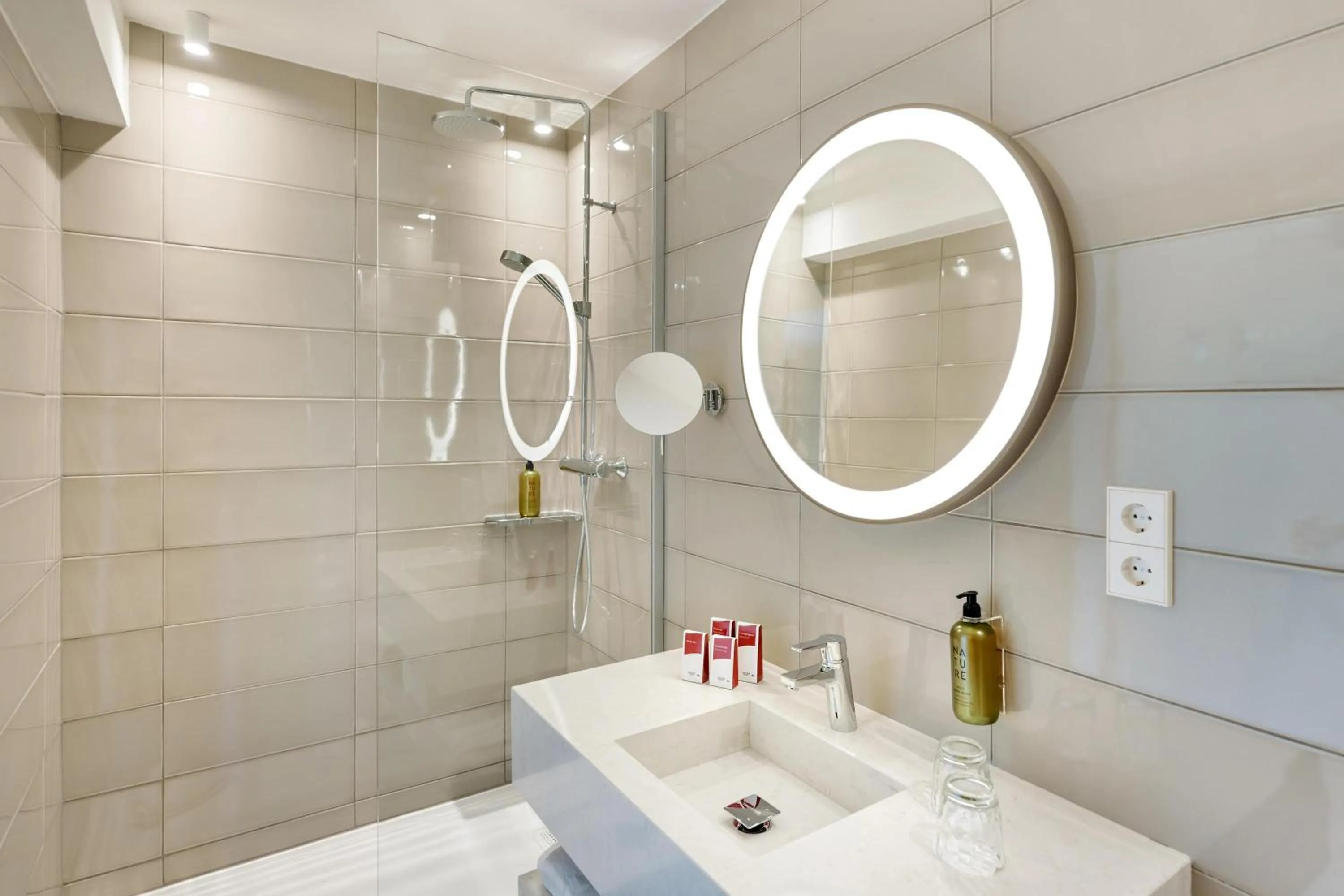 Shower in Austria Trend Hotel Bosei Wien