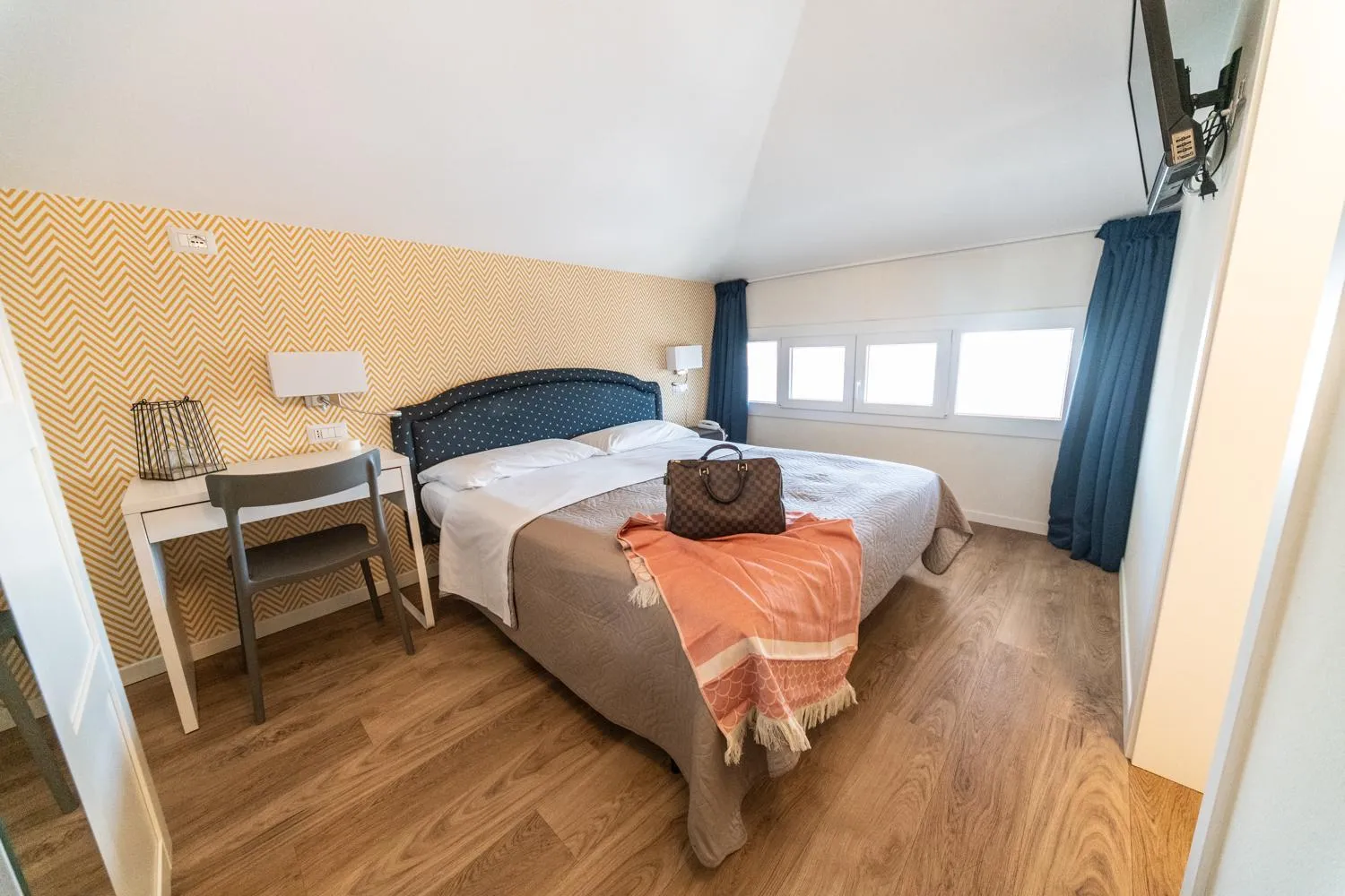 Bedroom, Bed in Hotel Kiss