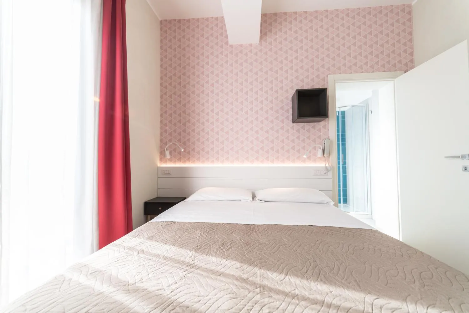 Bedroom, Bed in Hotel Kiss