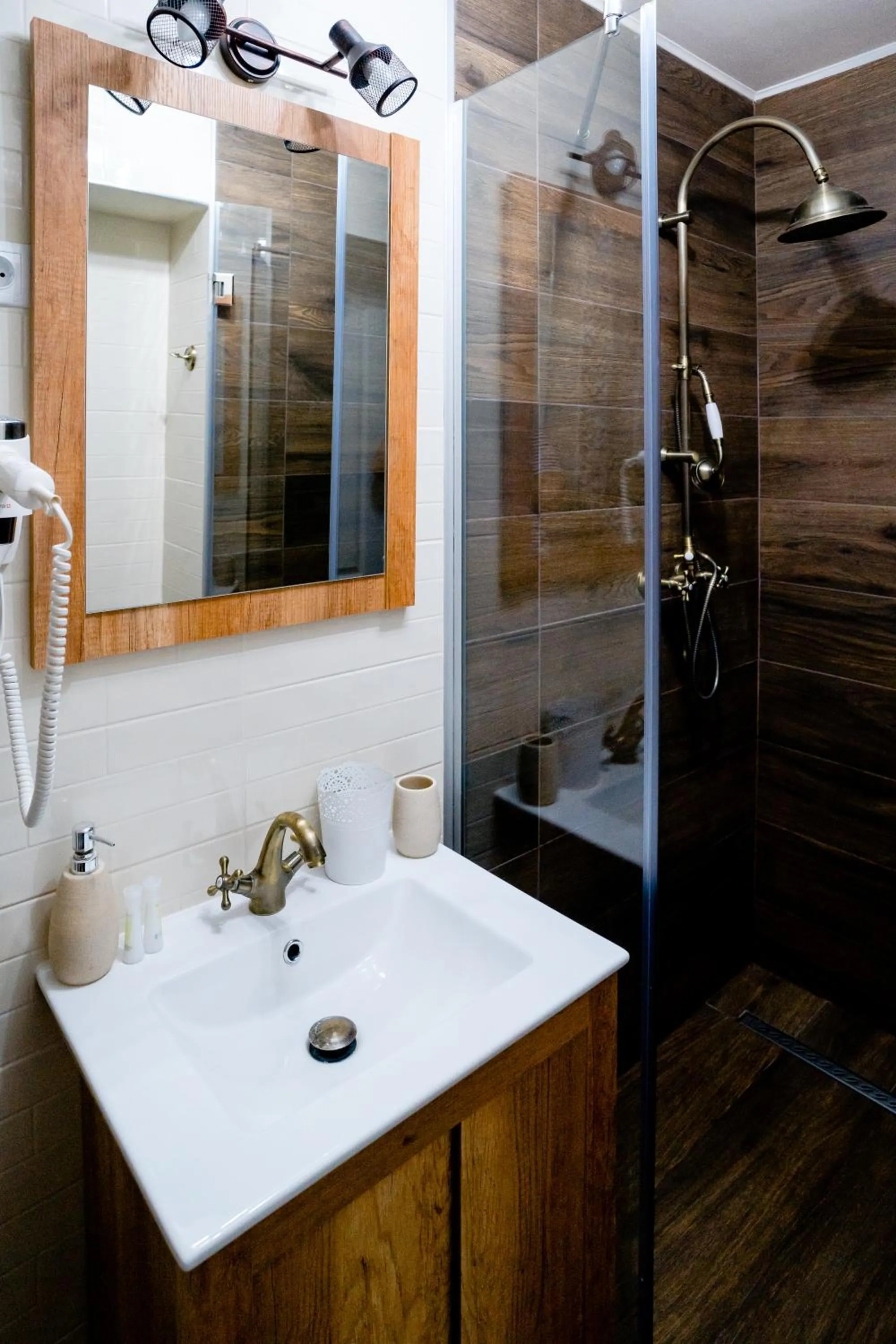 Shower in Galeria Grafit Apartments