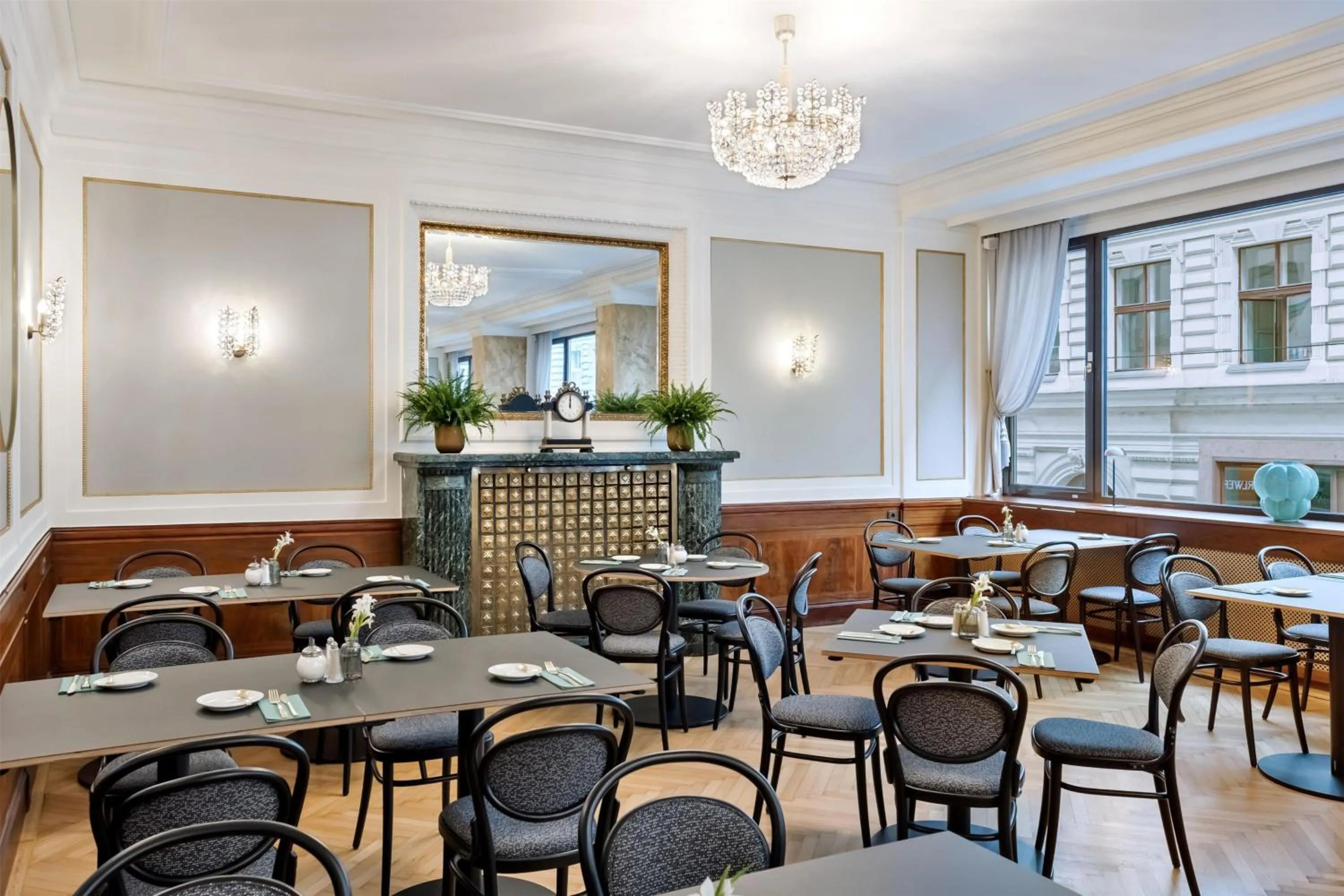 Restaurant/places to eat in Hotel Astoria Vienna, Curio Collection by Hilton