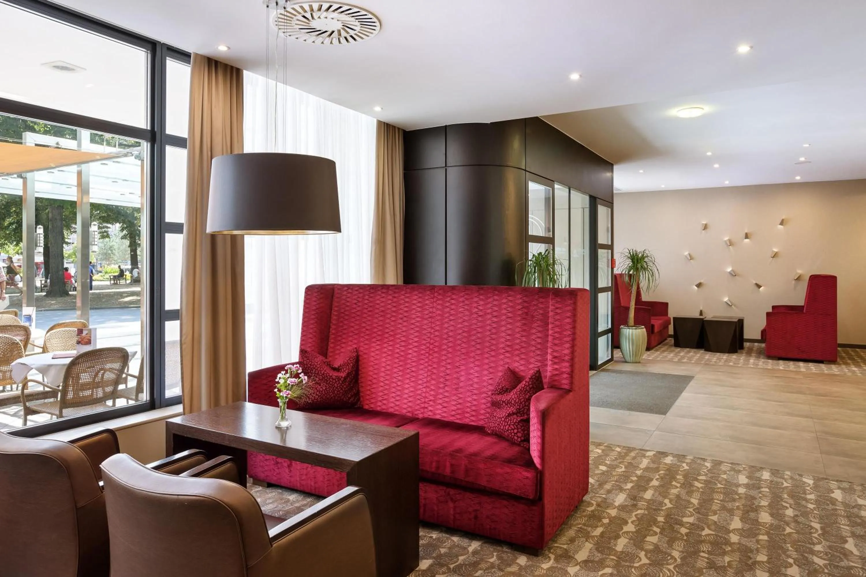 Lobby or reception in Hotel Schillerpark Linz, a member of Radisson Individuals