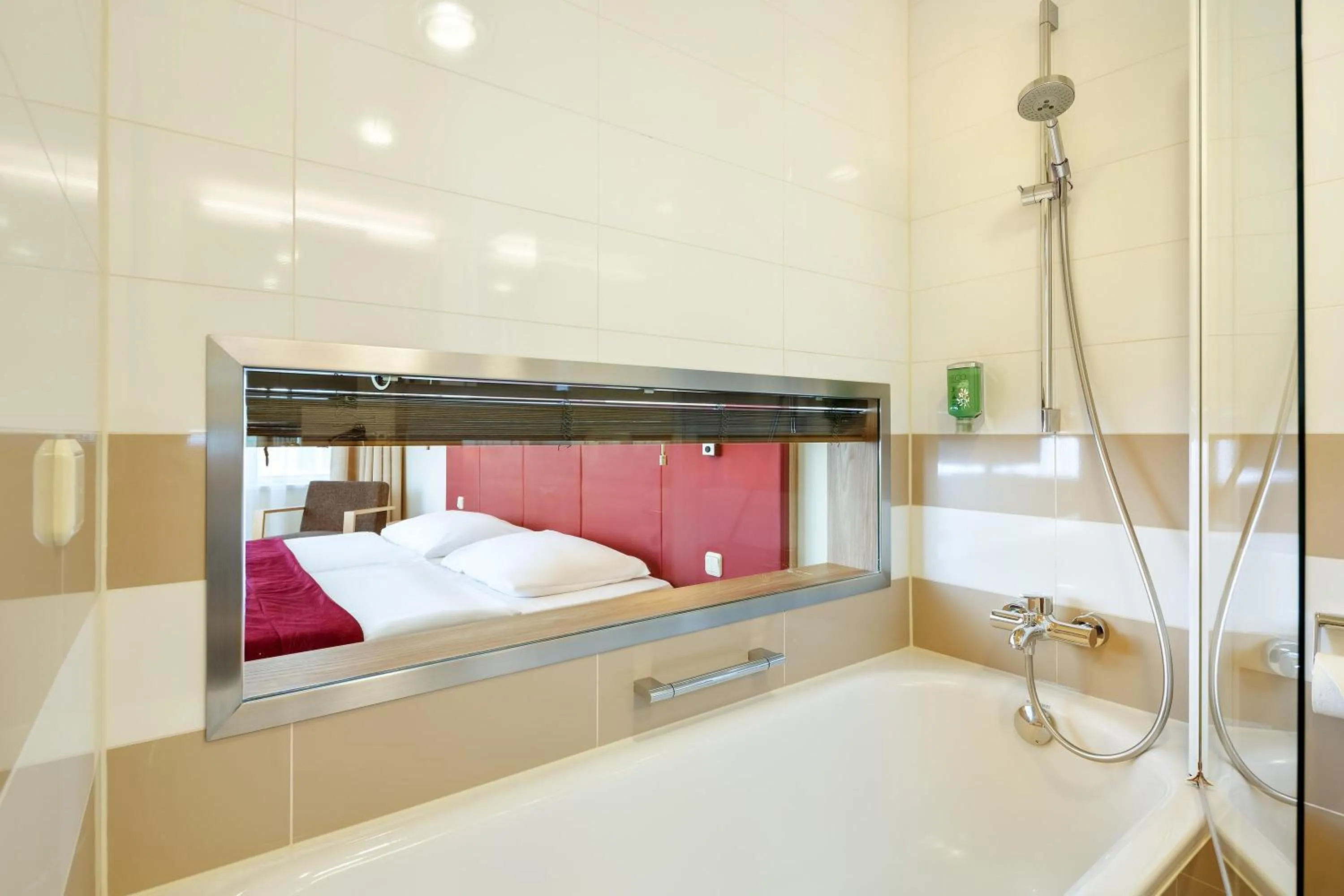 Bathroom, Bed in Hotel Schillerpark Linz, a member of Radisson Individuals