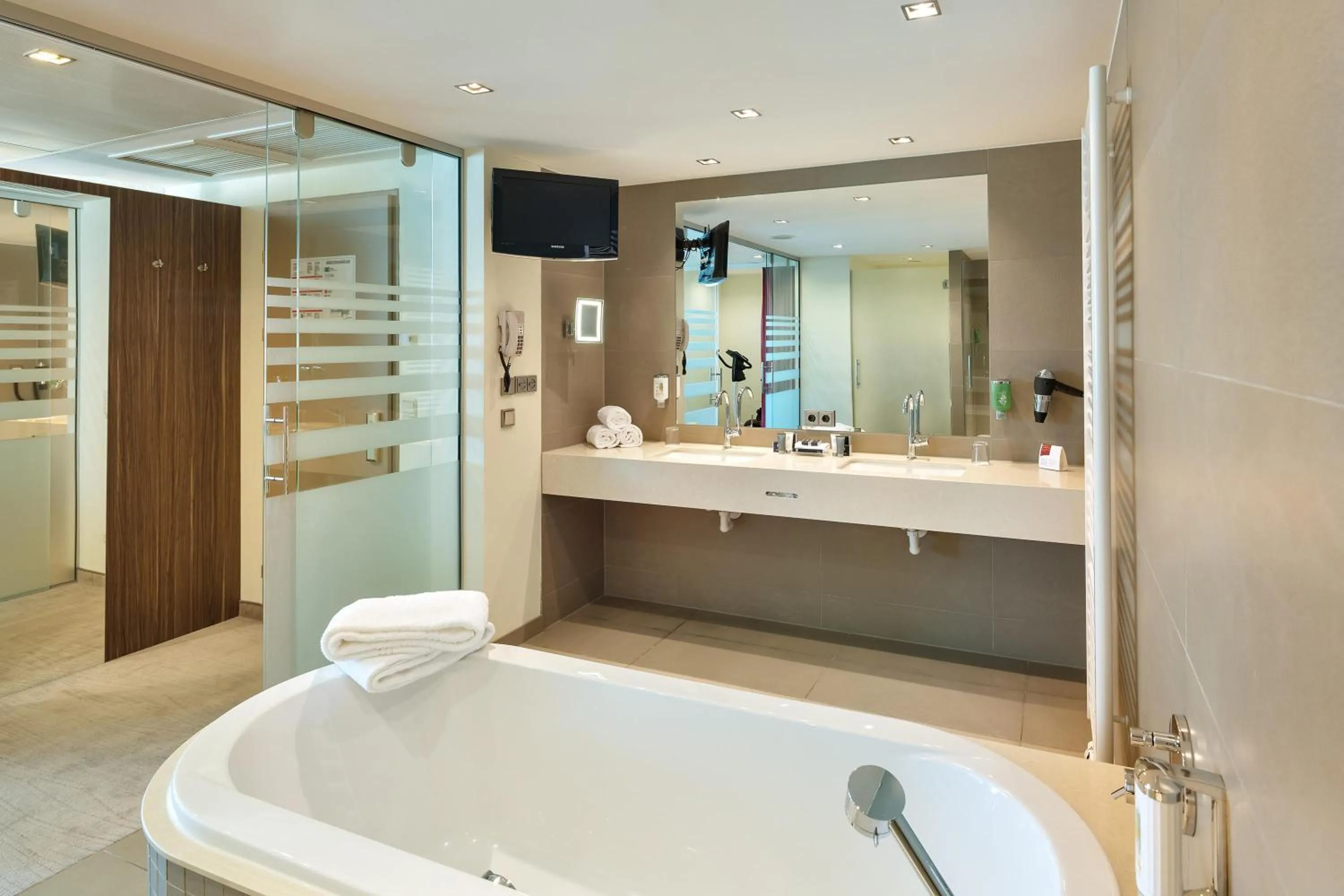 Bathroom in Hotel Schillerpark Linz, a member of Radisson Individuals