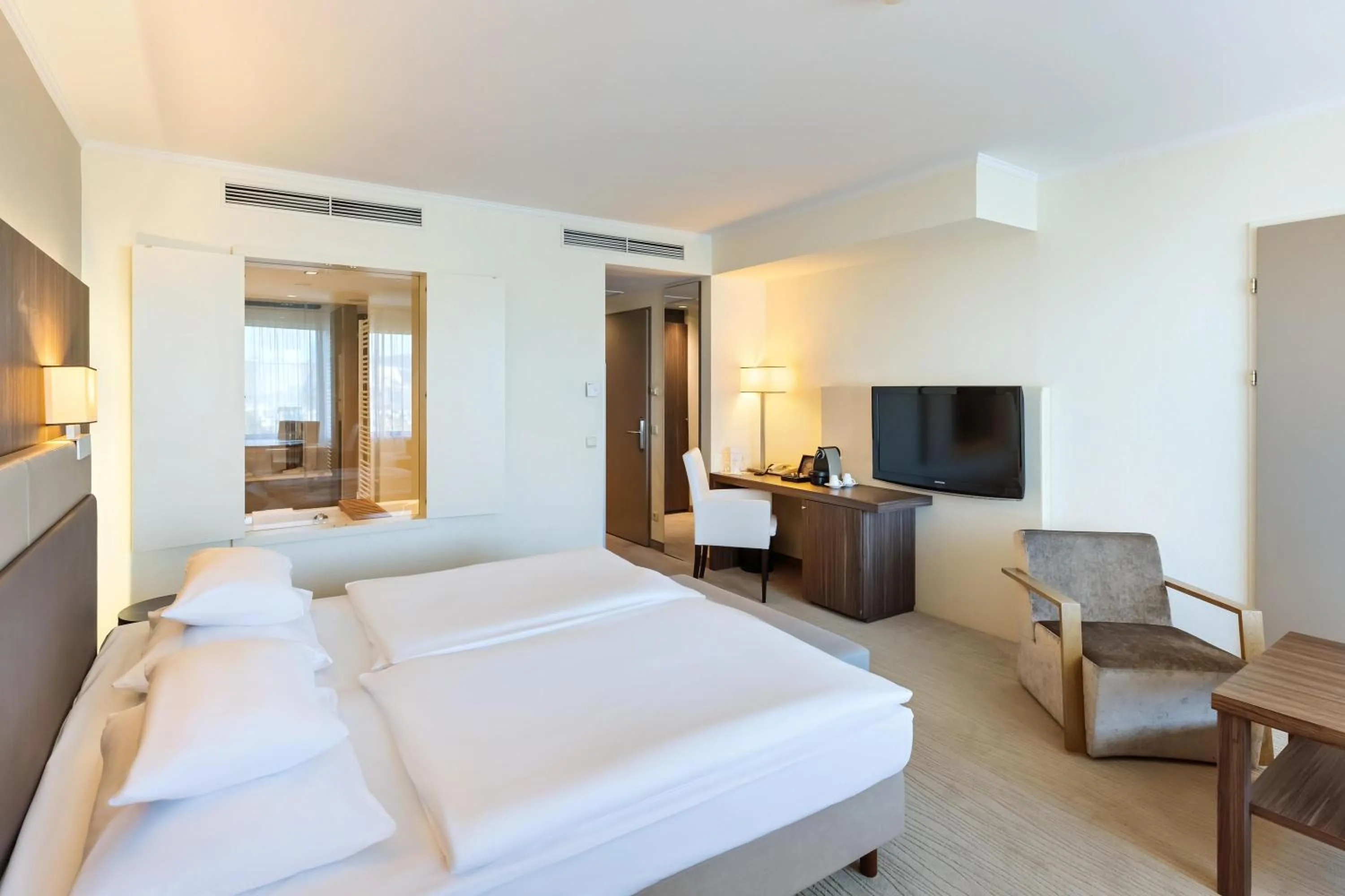 Photo of the whole room, Bed in Hotel Schillerpark Linz, a member of Radisson Individuals