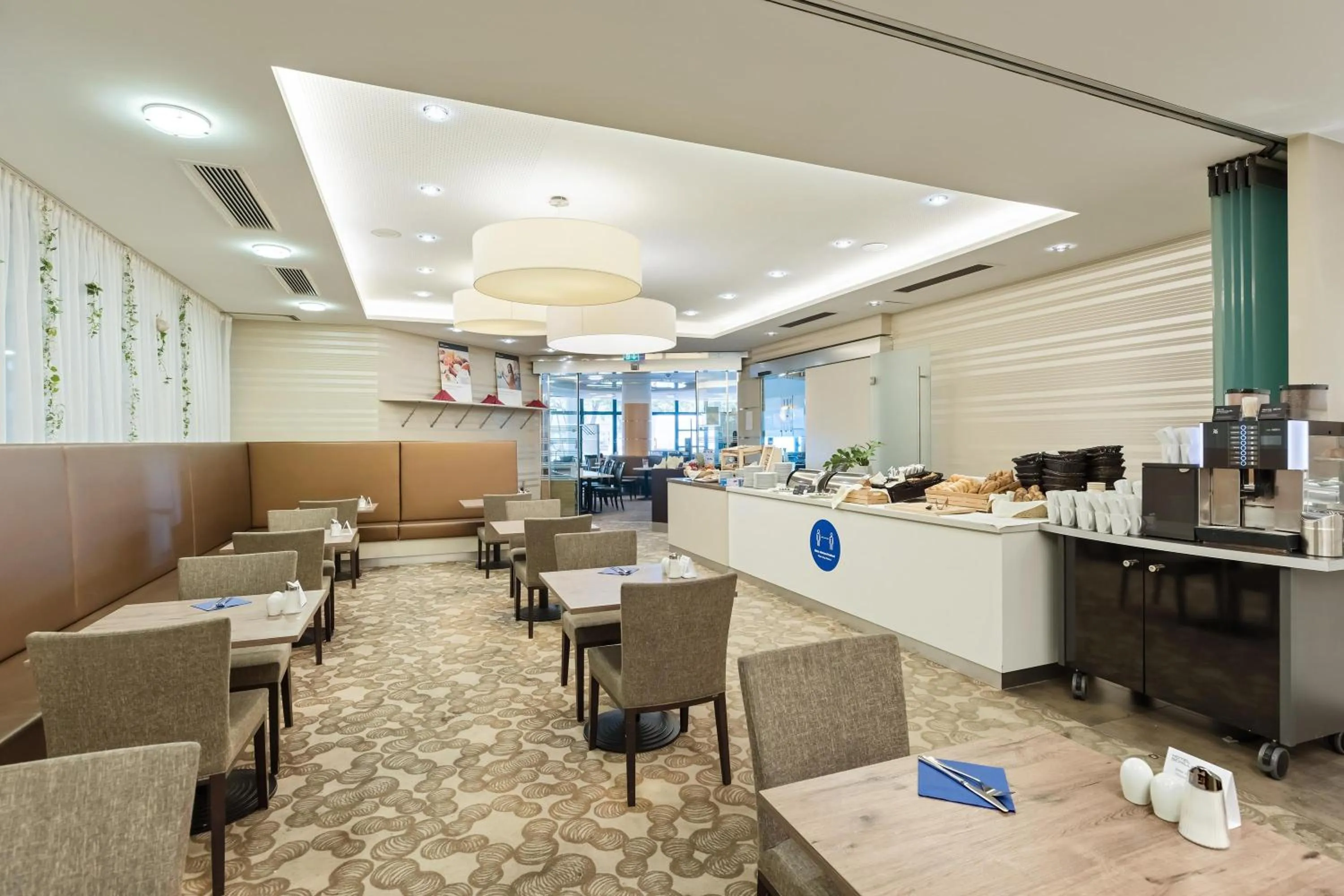 Dining area in Hotel Schillerpark Linz, a member of Radisson Individuals