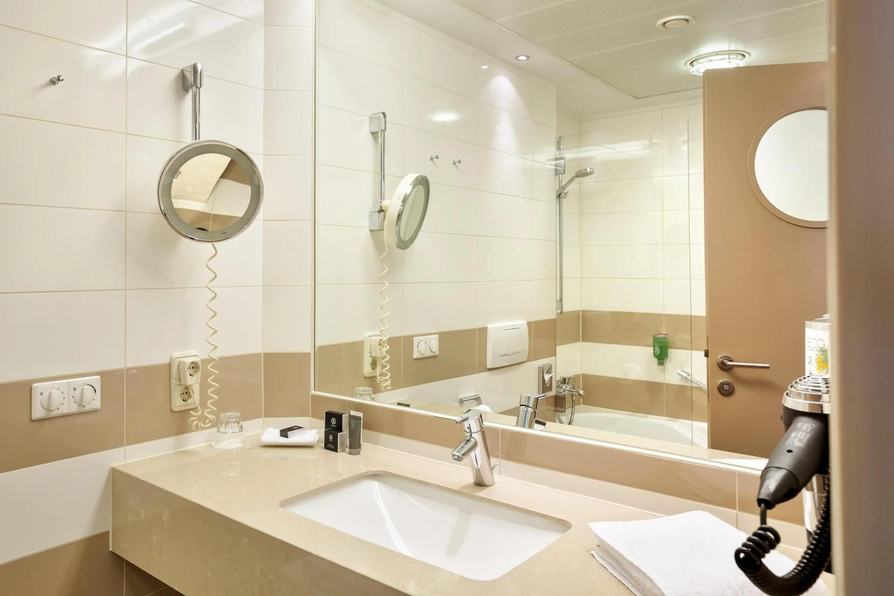 Bathroom in Hotel Schillerpark Linz, a member of Radisson Individuals