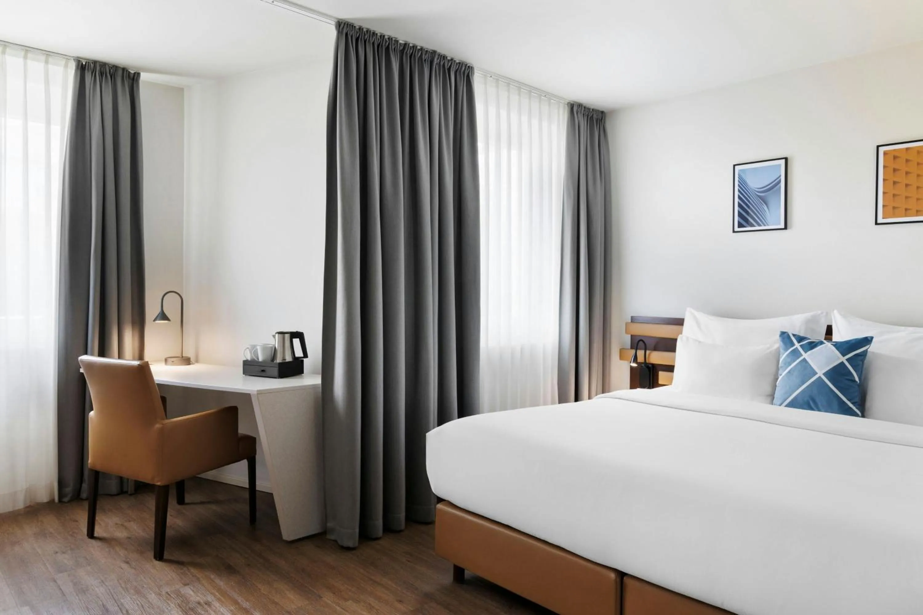 Photo of the whole room, Bed in Four Points Flex by Sheraton Vienna Hauptbahnhof